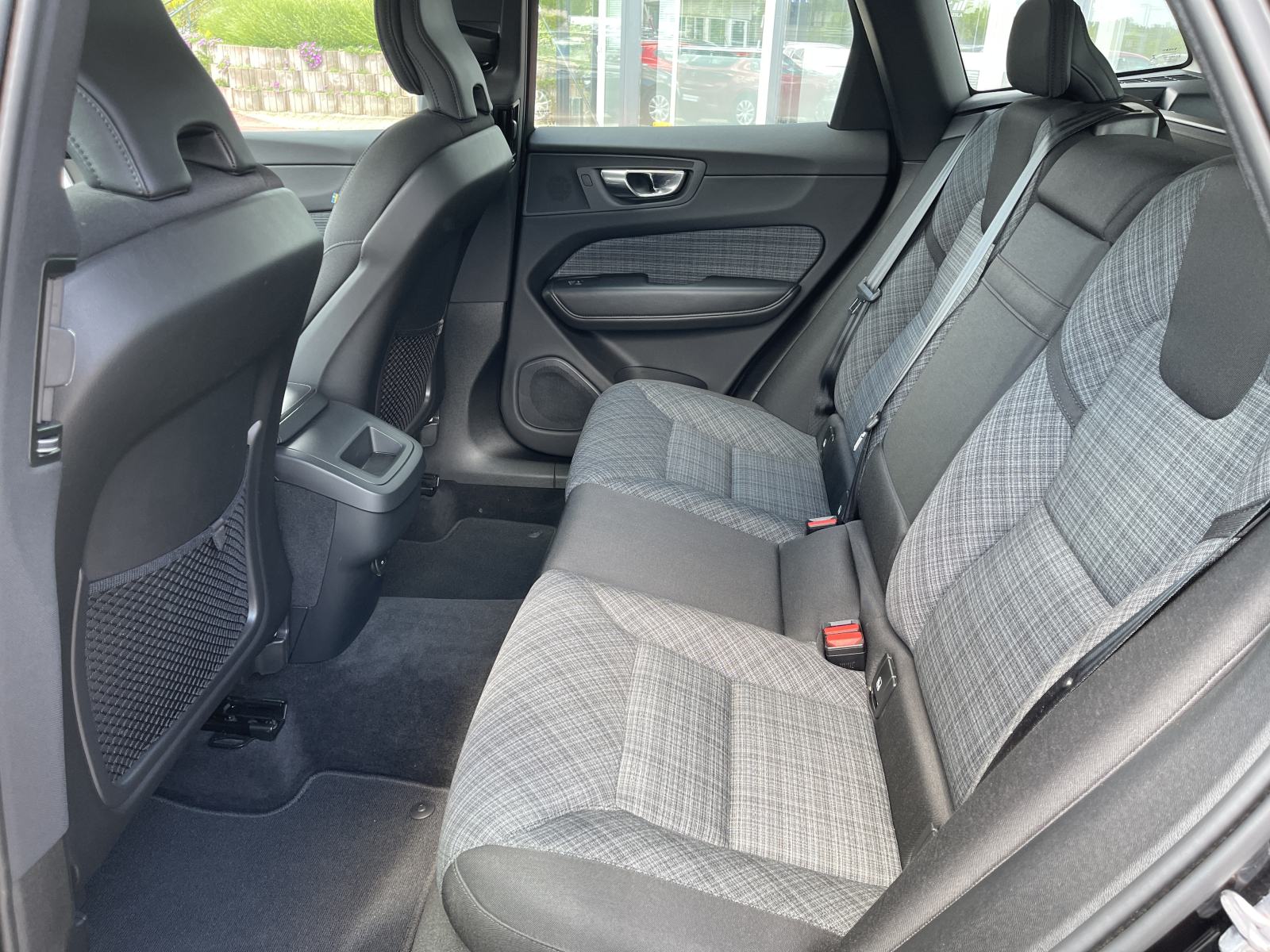 Volvo XC60 B4 AWD MOMENTUM PRO AUTOMATIK, fotografija 10