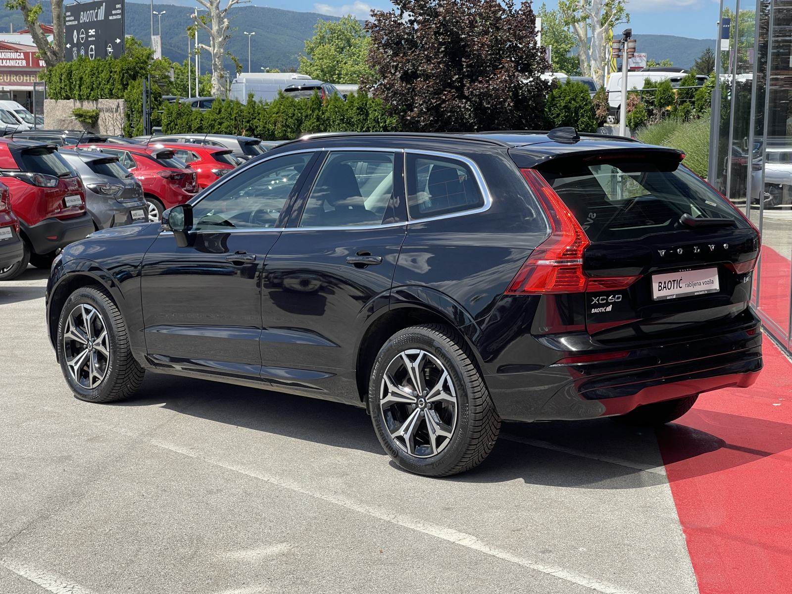 Volvo XC60 B4 AWD MOMENTUM PRO AUTOMATIK, fotografija 7