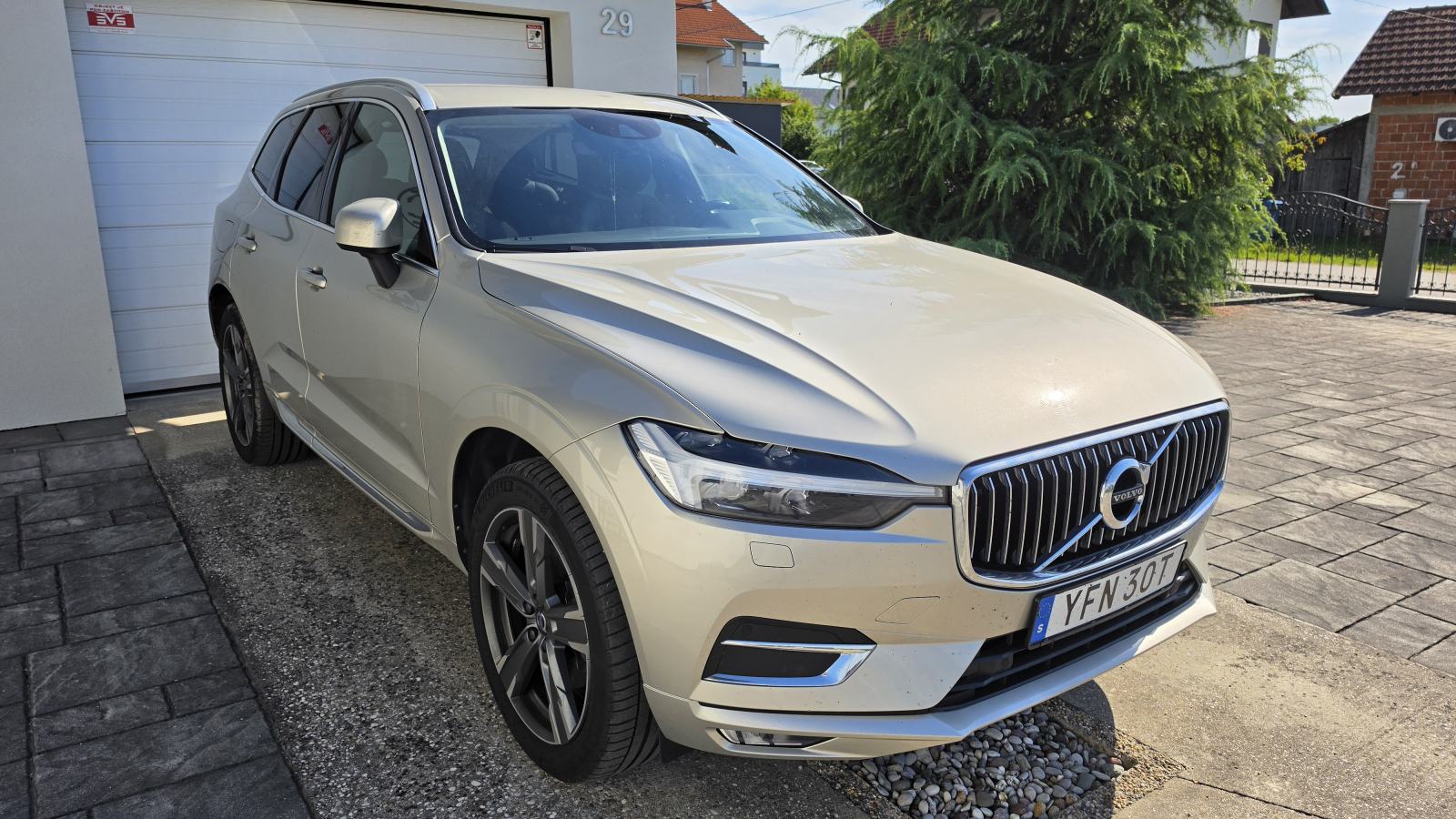 Volvo XC60 B4 AWD Inscription automatik, fotografija 1