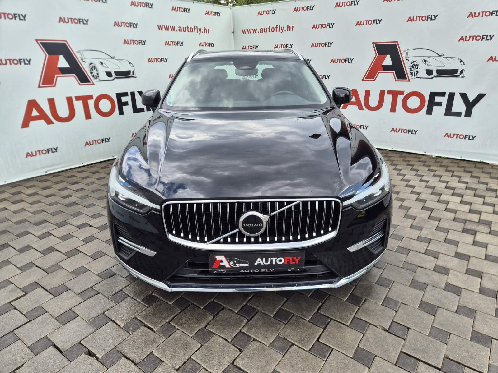 Volvo XC60 B4 AWD Momentum, Virtual, Led, Kamera, Navigacija, 19", fotografija 2