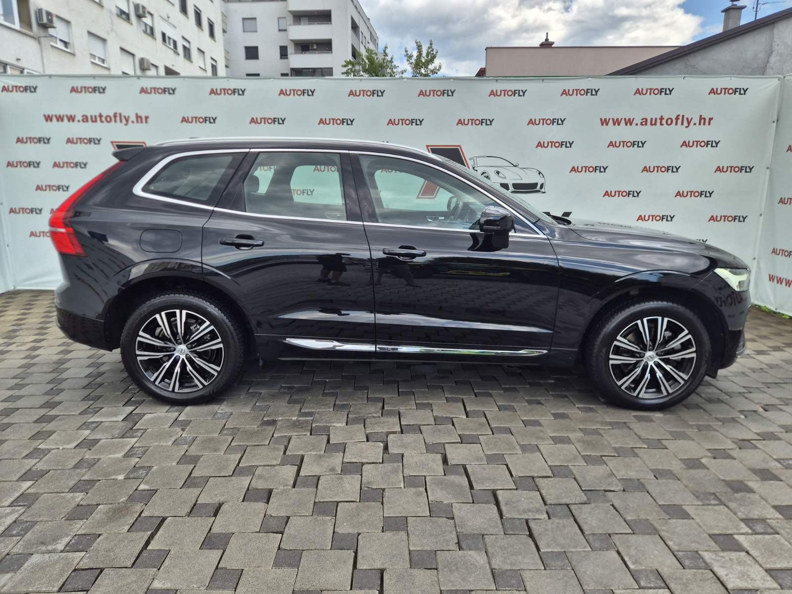 Volvo XC60 B4 AWD Momentum, Virtual, Led, Kamera, Navigacija, 19", fotografija 4