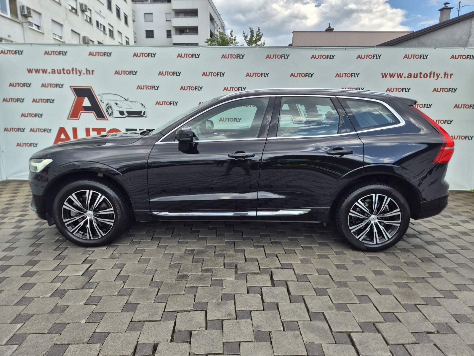 Volvo XC60 B4 AWD Momentum, Virtual, Led, Kamera, Navigacija, 19", fotografija 5