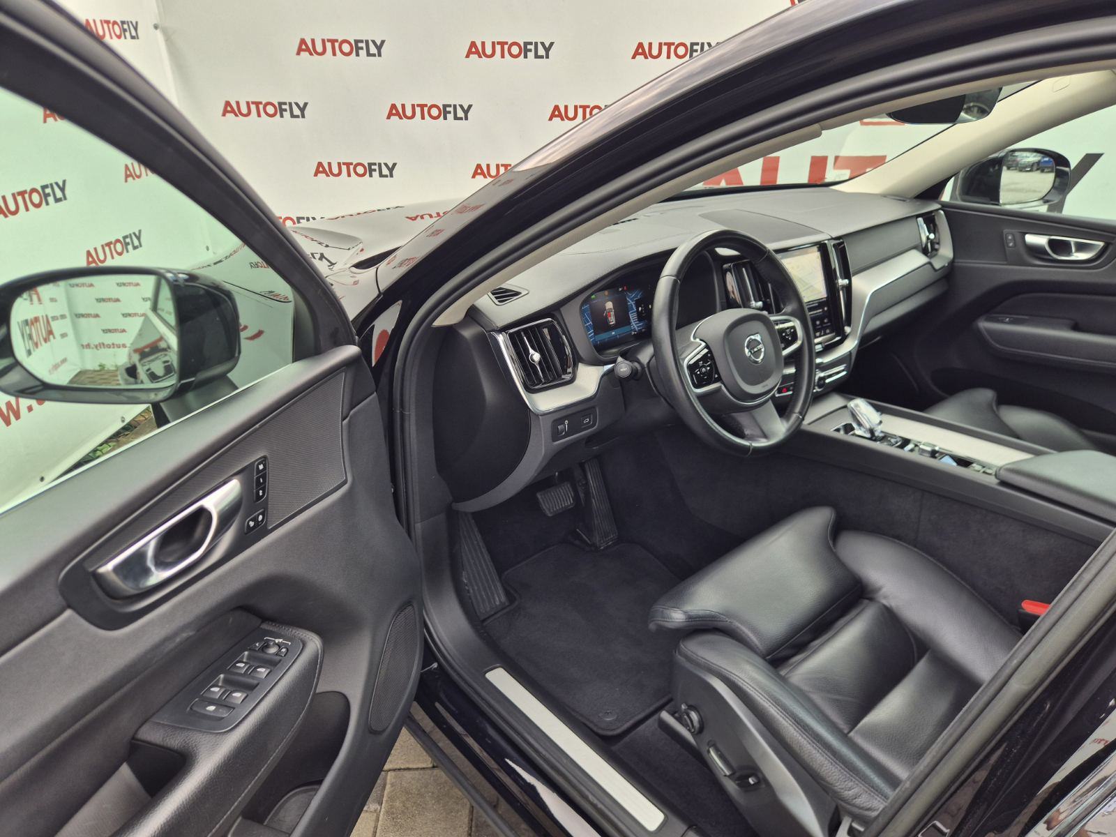 Volvo XC60 B4 AWD Momentum, Virtual, Led, Kamera, Navigacija, 19", fotografija 11