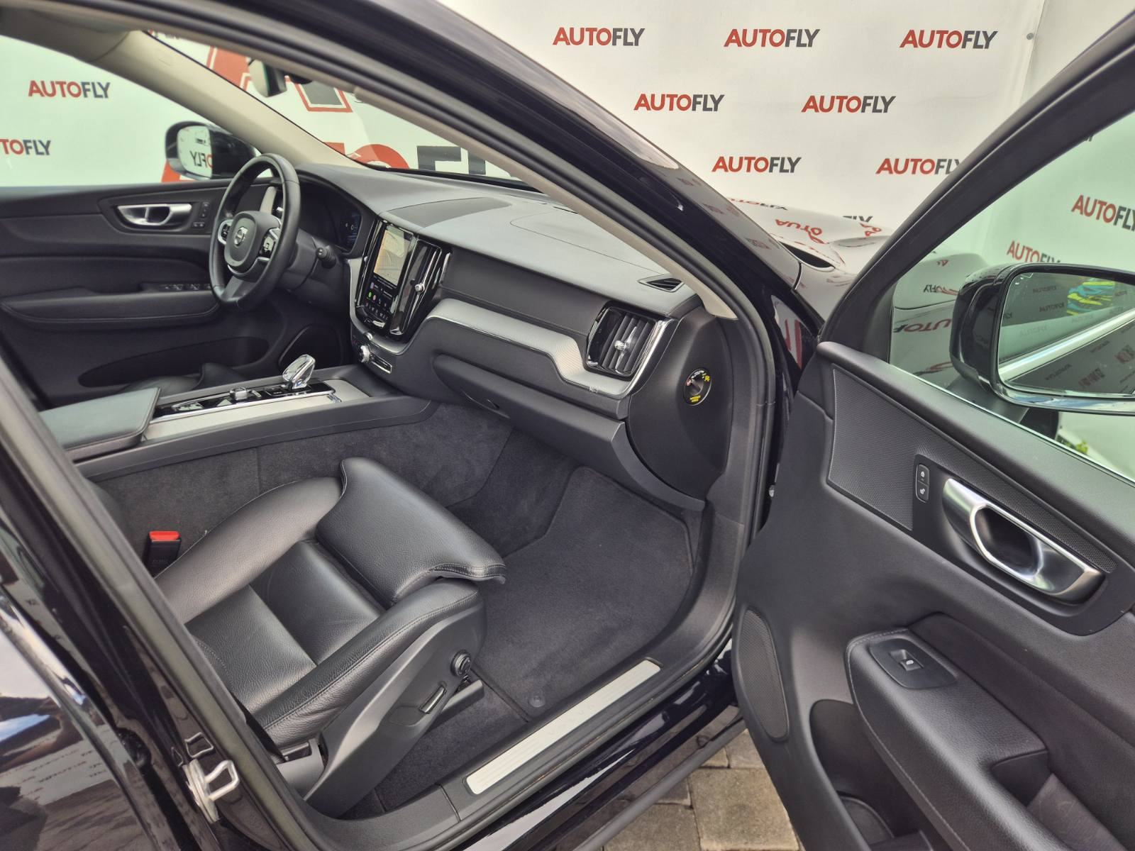 Volvo XC60 B4 AWD Momentum, Virtual, Led, Kamera, Navigacija, 19", fotografija 13