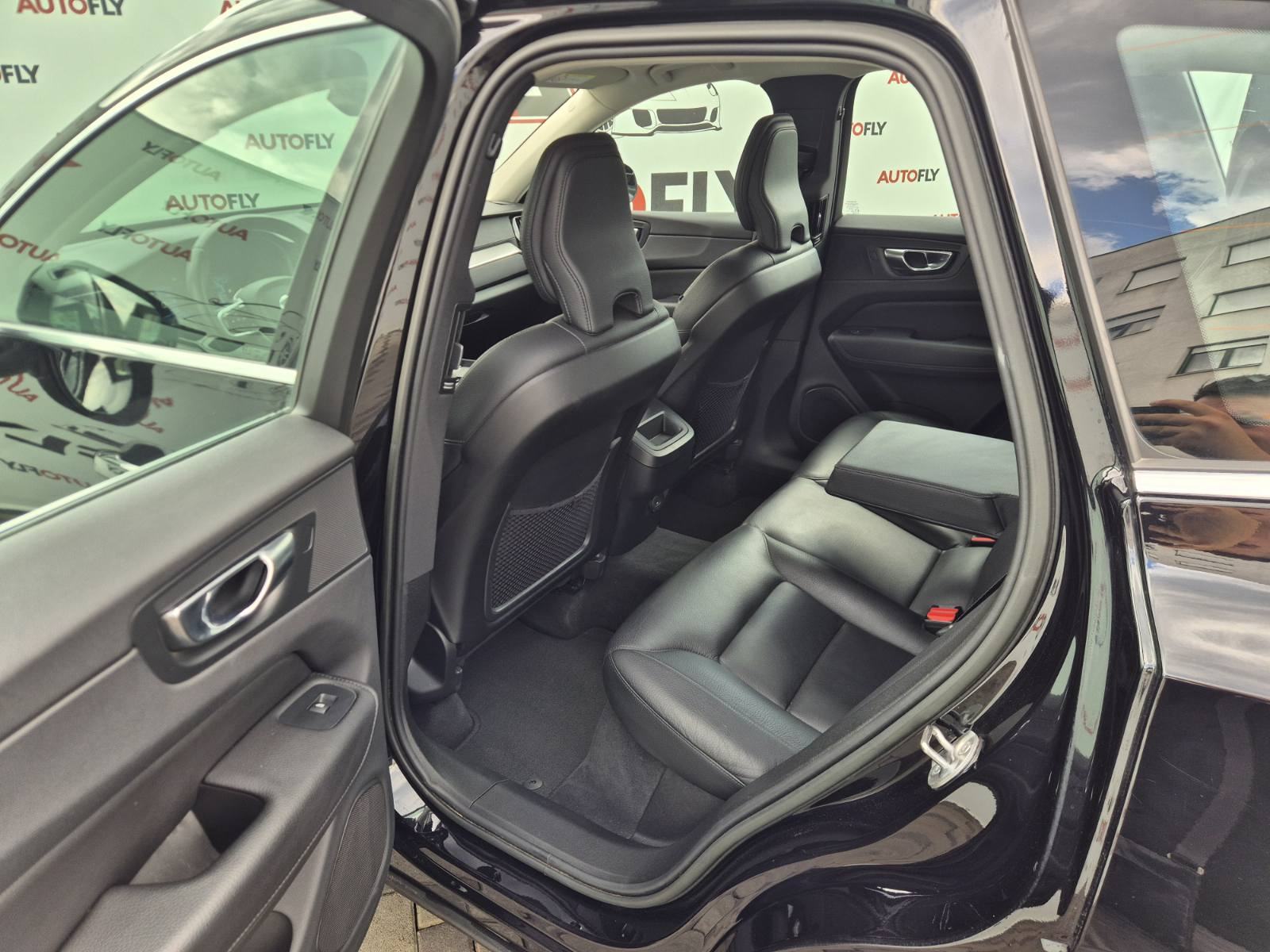 Volvo XC60 B4 AWD Momentum, Virtual, Led, Kamera, Navigacija, 19", fotografija 16