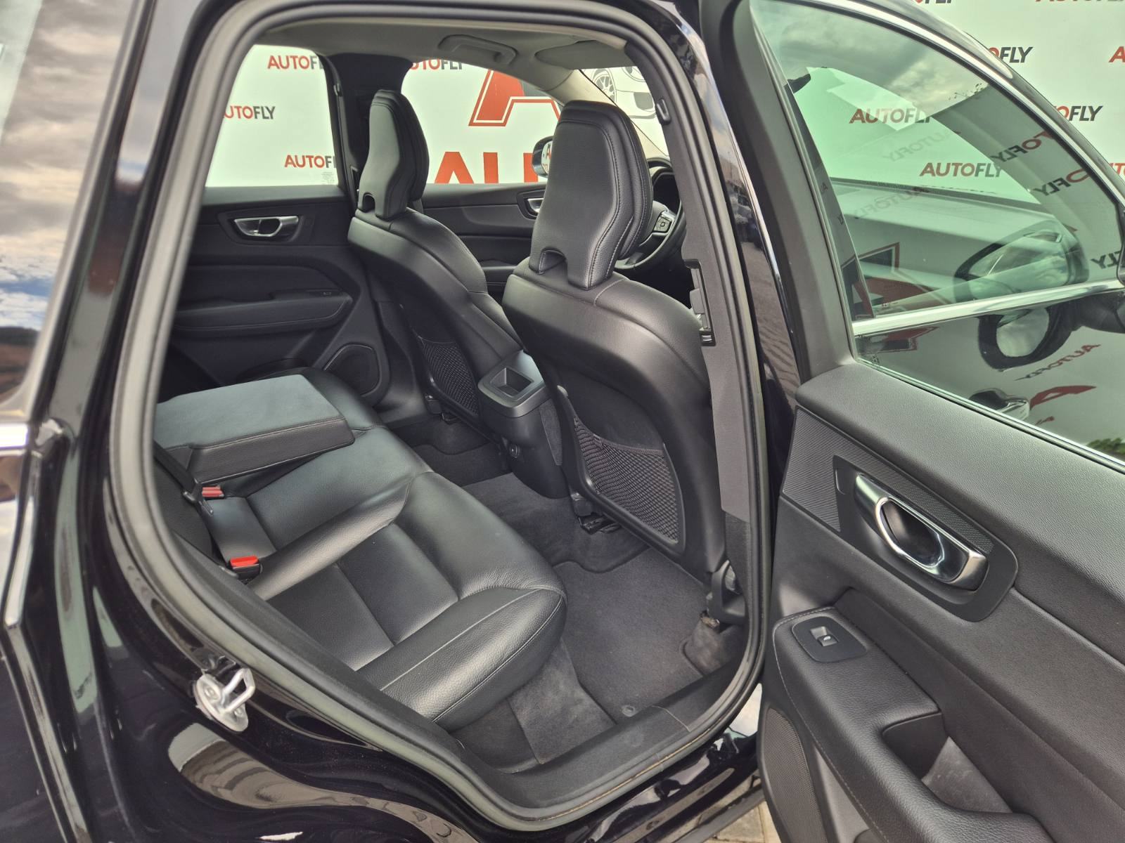 Volvo XC60 B4 AWD Momentum, Virtual, Led, Kamera, Navigacija, 19", fotografija 18