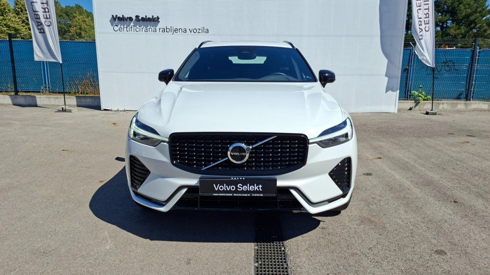 Volvo XC60 B4 AWD Plus Dark, NAV, KAMERA, TEMPOMAT, JAMSTVO, fotografija 2