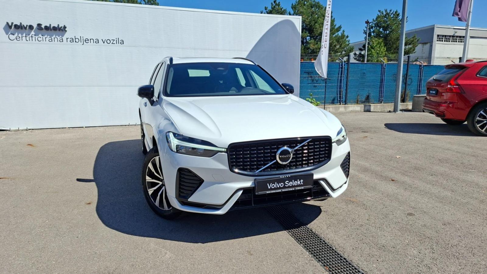 Volvo XC60 B4 AWD Plus Dark, NAV, KAMERA, TEMPOMAT, JAMSTVO, fotografija 3