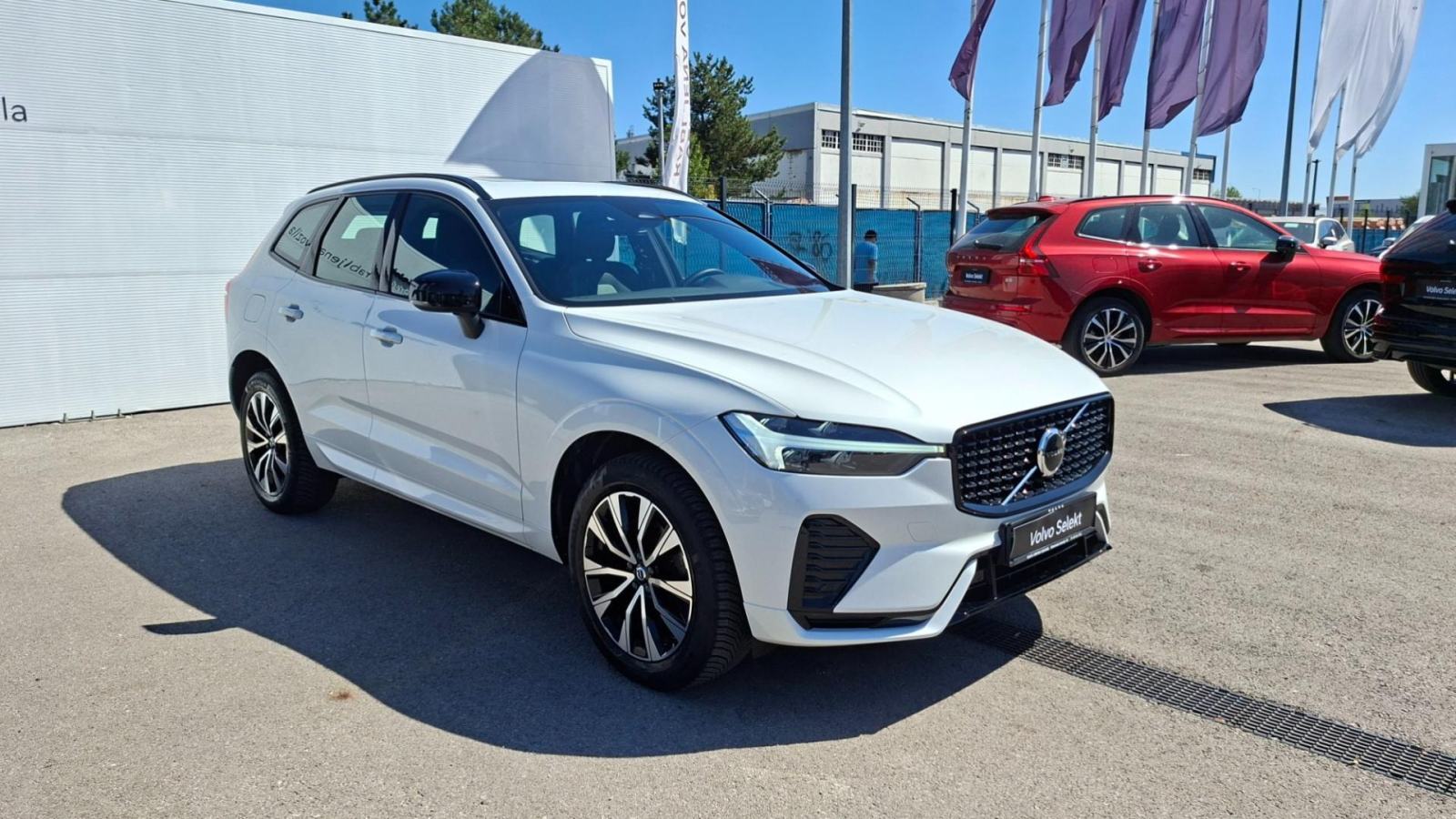 Volvo XC60 B4 AWD Plus Dark, NAV, KAMERA, TEMPOMAT, JAMSTVO, fotografija 4