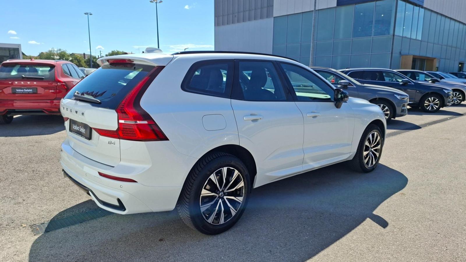 Volvo XC60 B4 AWD Plus Dark, NAV, KAMERA, TEMPOMAT, JAMSTVO, fotografija 6