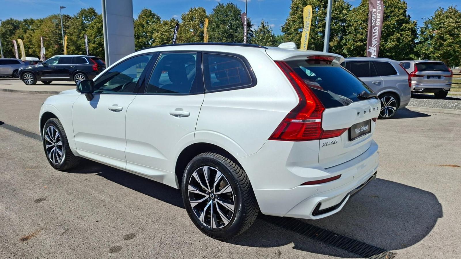 Volvo XC60 B4 AWD Plus Dark, NAV, KAMERA, TEMPOMAT, JAMSTVO, fotografija 10