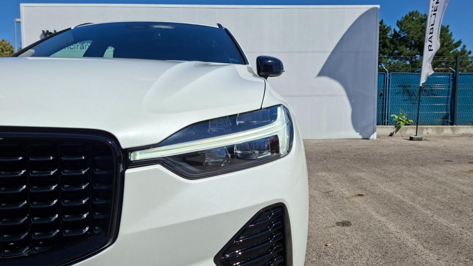 Volvo XC60 B4 AWD Plus Dark, NAV, KAMERA, TEMPOMAT, JAMSTVO, fotografija 13