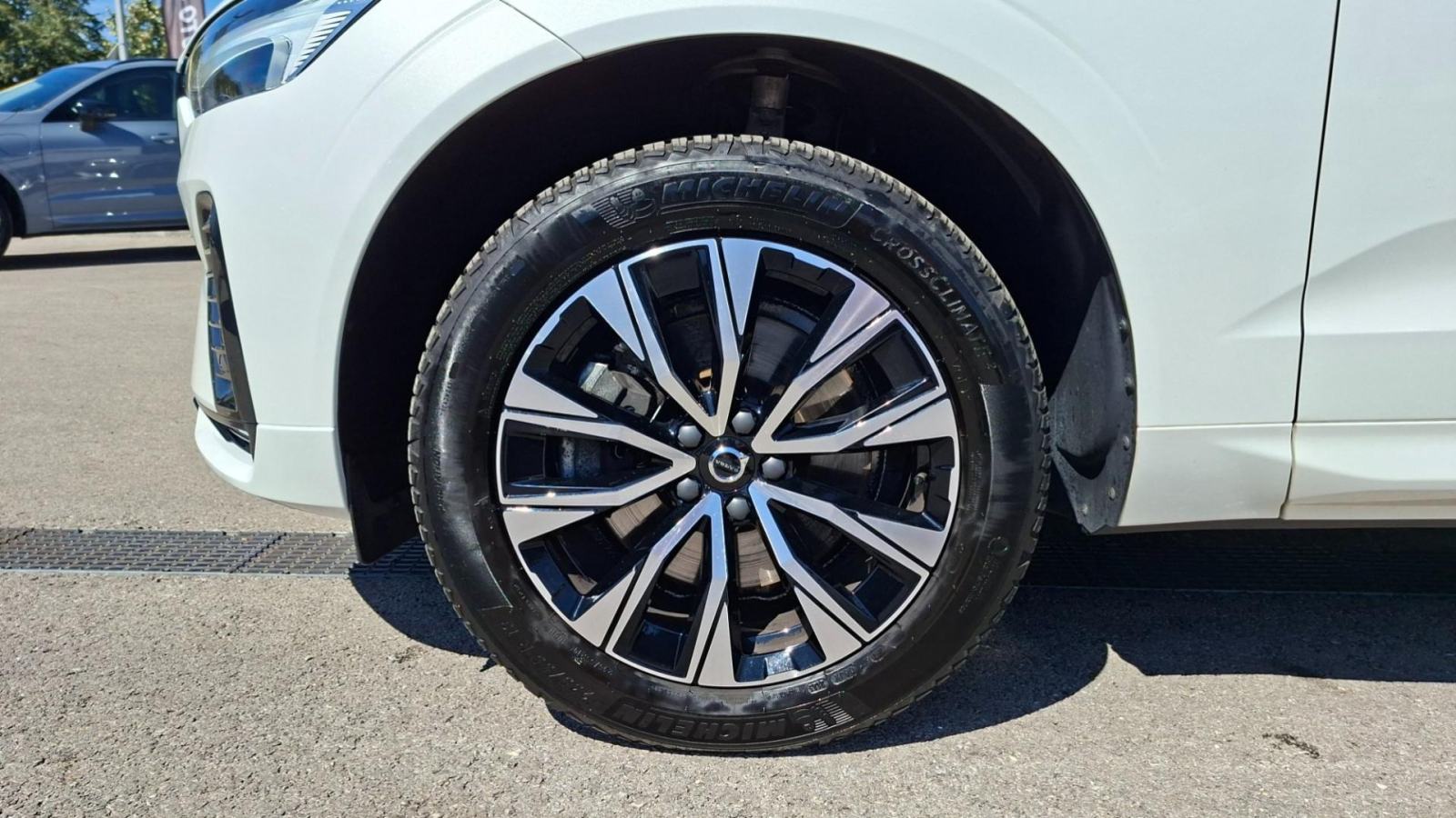 Volvo XC60 B4 AWD Plus Dark, NAV, KAMERA, TEMPOMAT, JAMSTVO, fotografija 14
