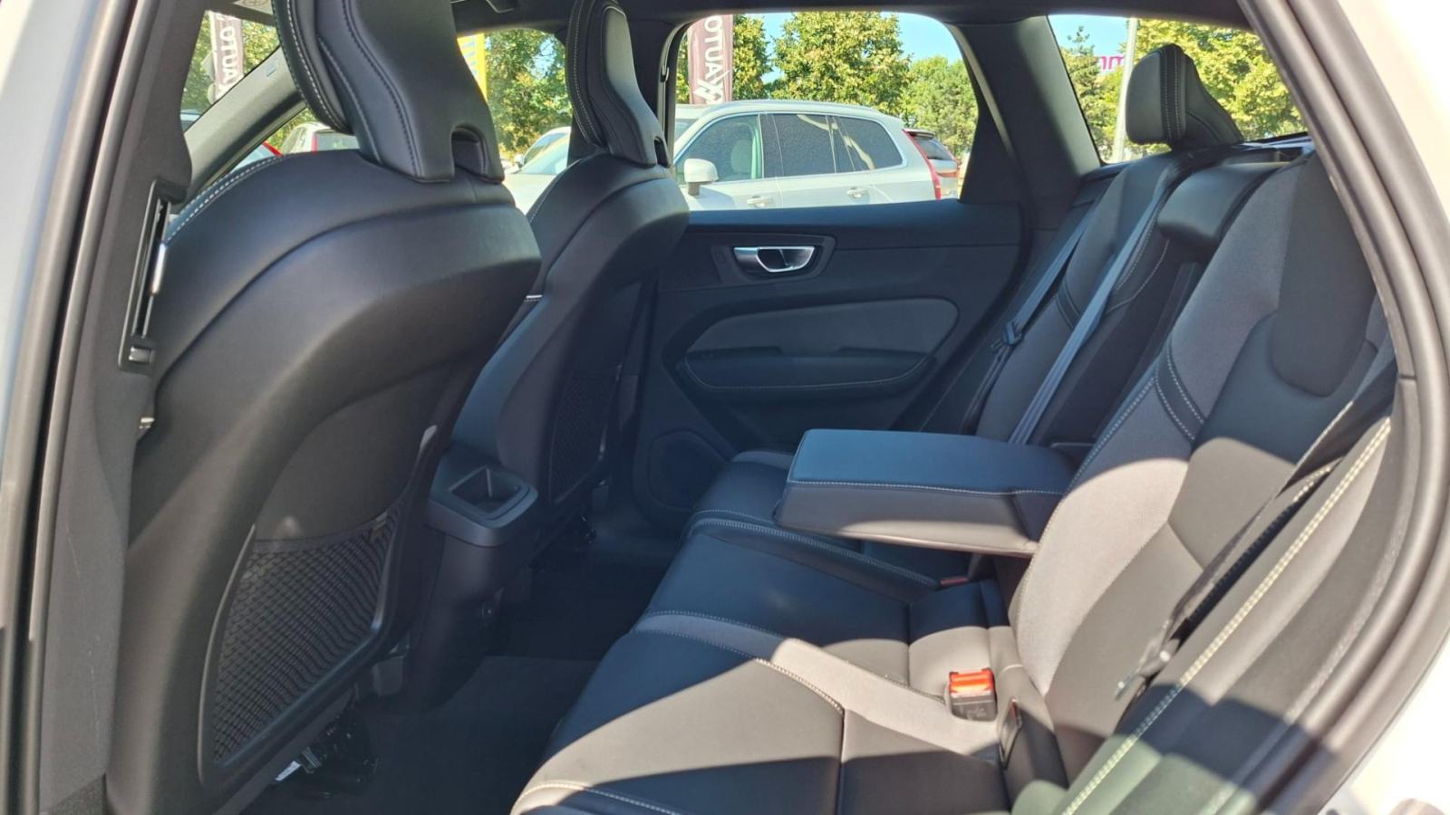 Volvo XC60 B4 AWD Plus Dark, NAV, KAMERA, TEMPOMAT, JAMSTVO, fotografija 16