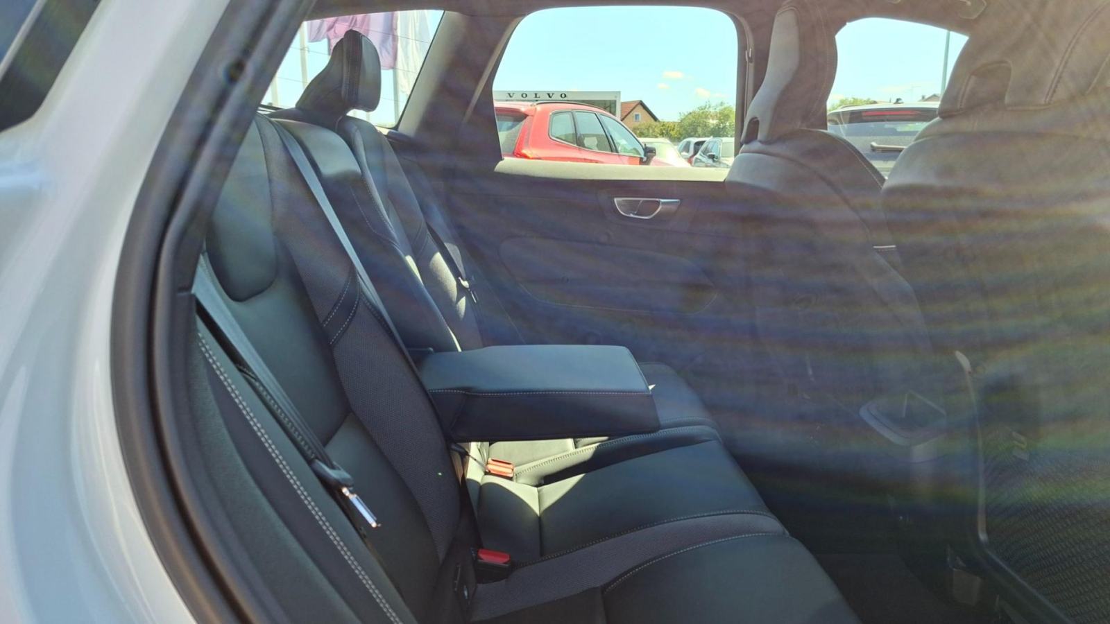 Volvo XC60 B4 AWD Plus Dark, NAV, KAMERA, TEMPOMAT, JAMSTVO, fotografija 18