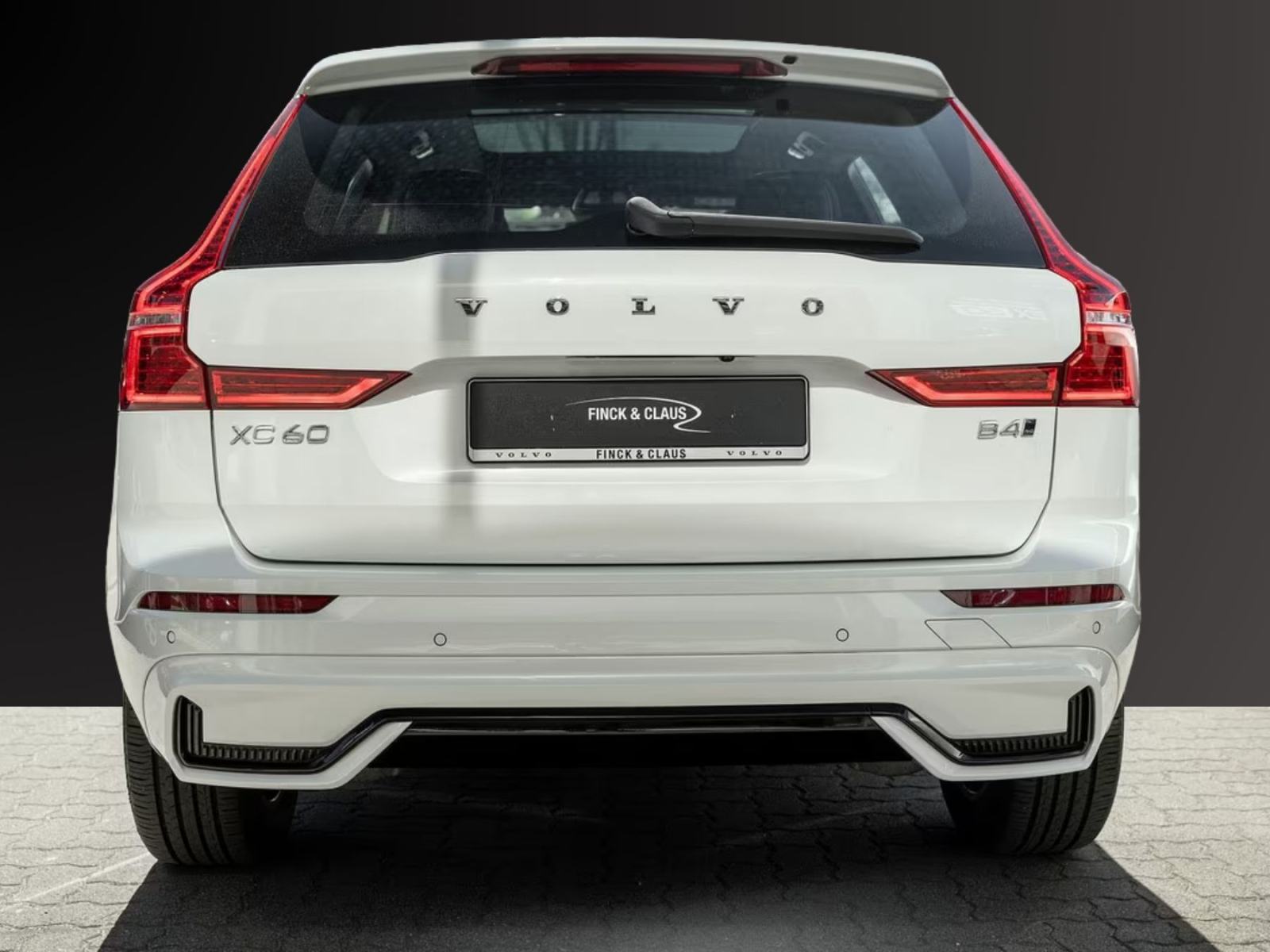 Volvo XC60 B4 AWD Plus Dark, fotografija 3
