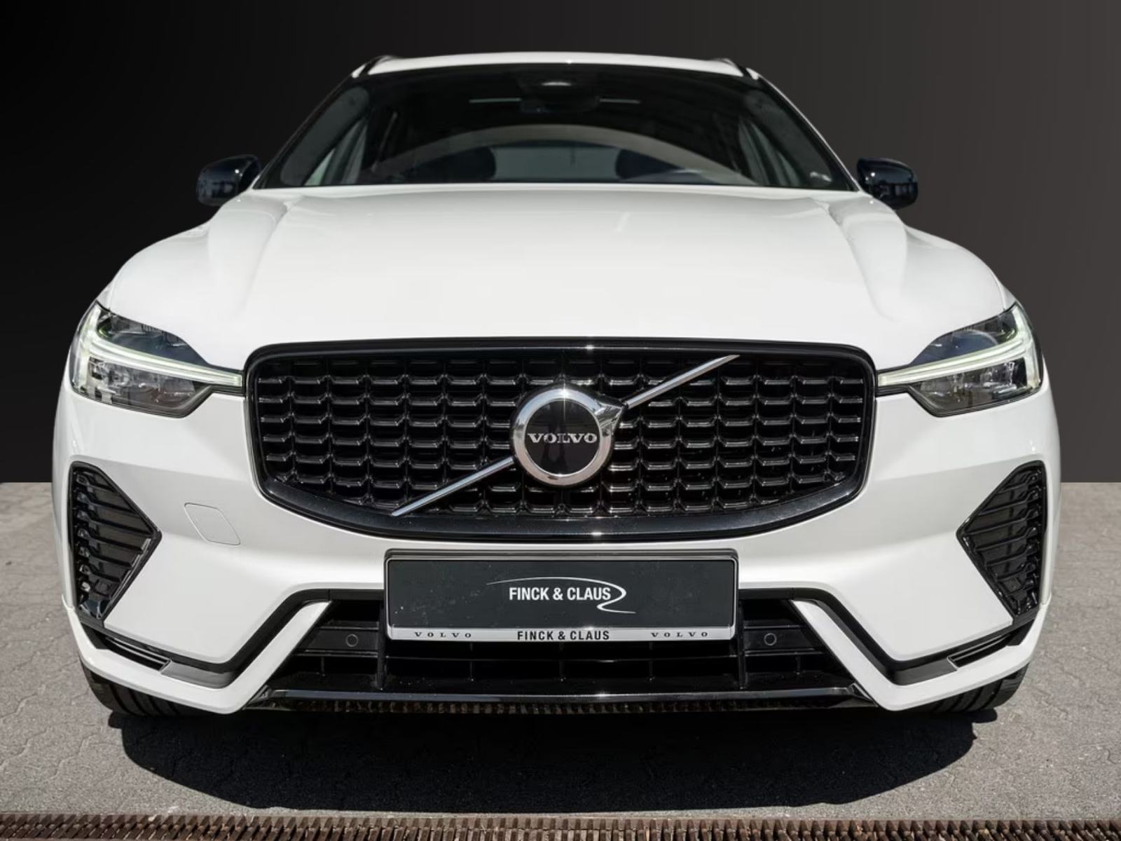 Volvo XC60 B4 AWD Plus Dark, fotografija 4
