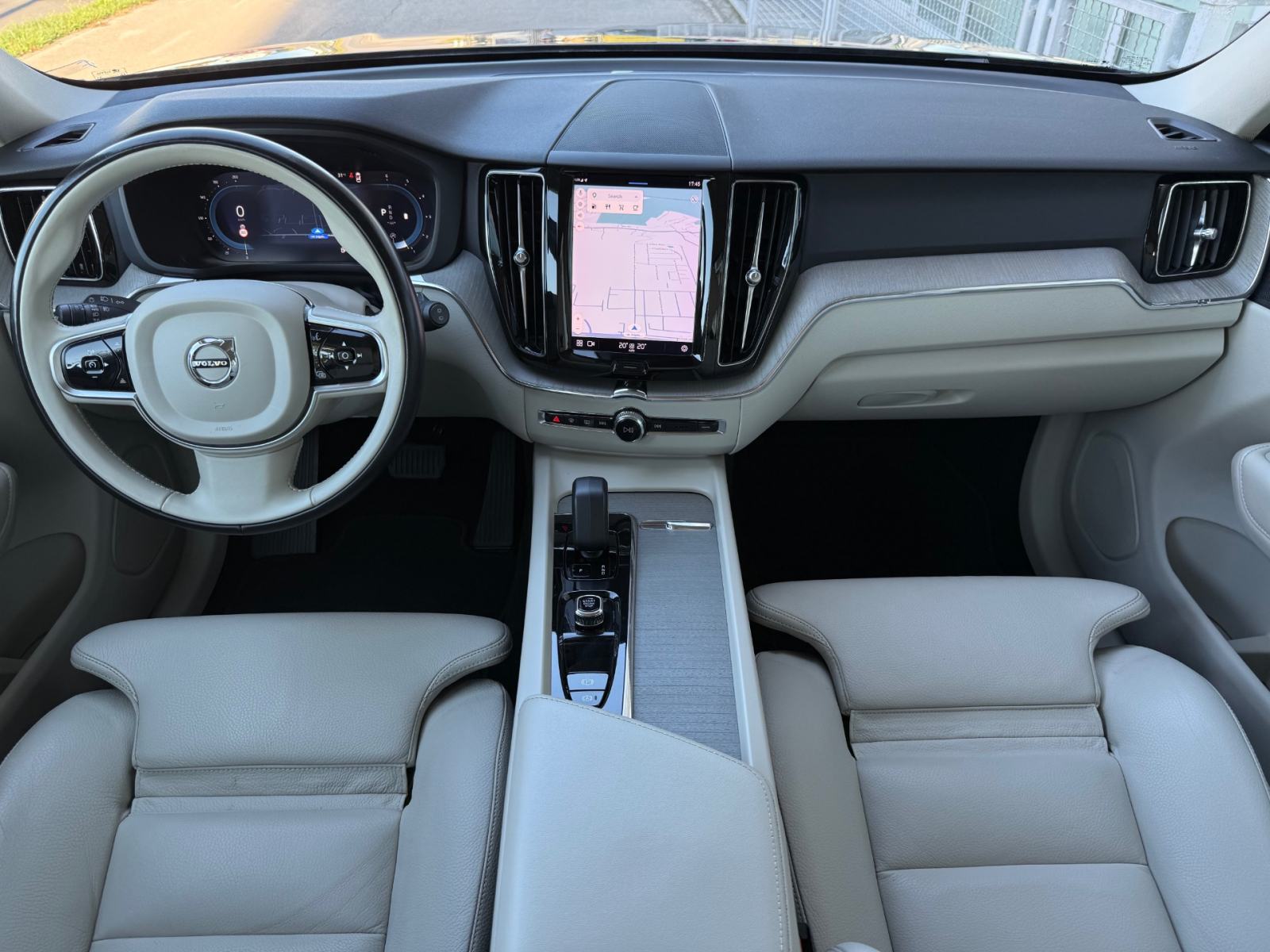 Volvo XC60 B4 AWD, fotografija 12