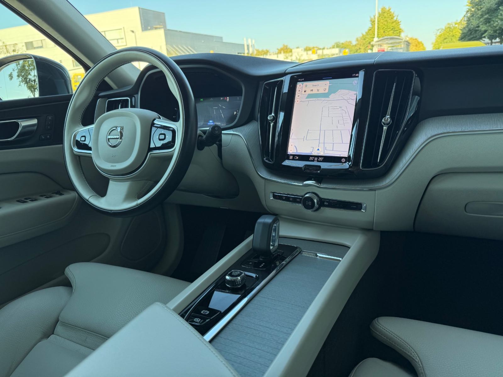 Volvo XC60 B4 AWD, fotografija 13