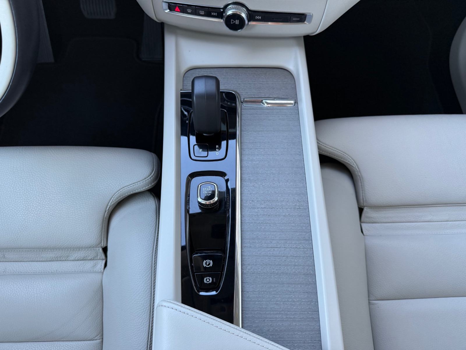 Volvo XC60 B4 AWD, fotografija 14