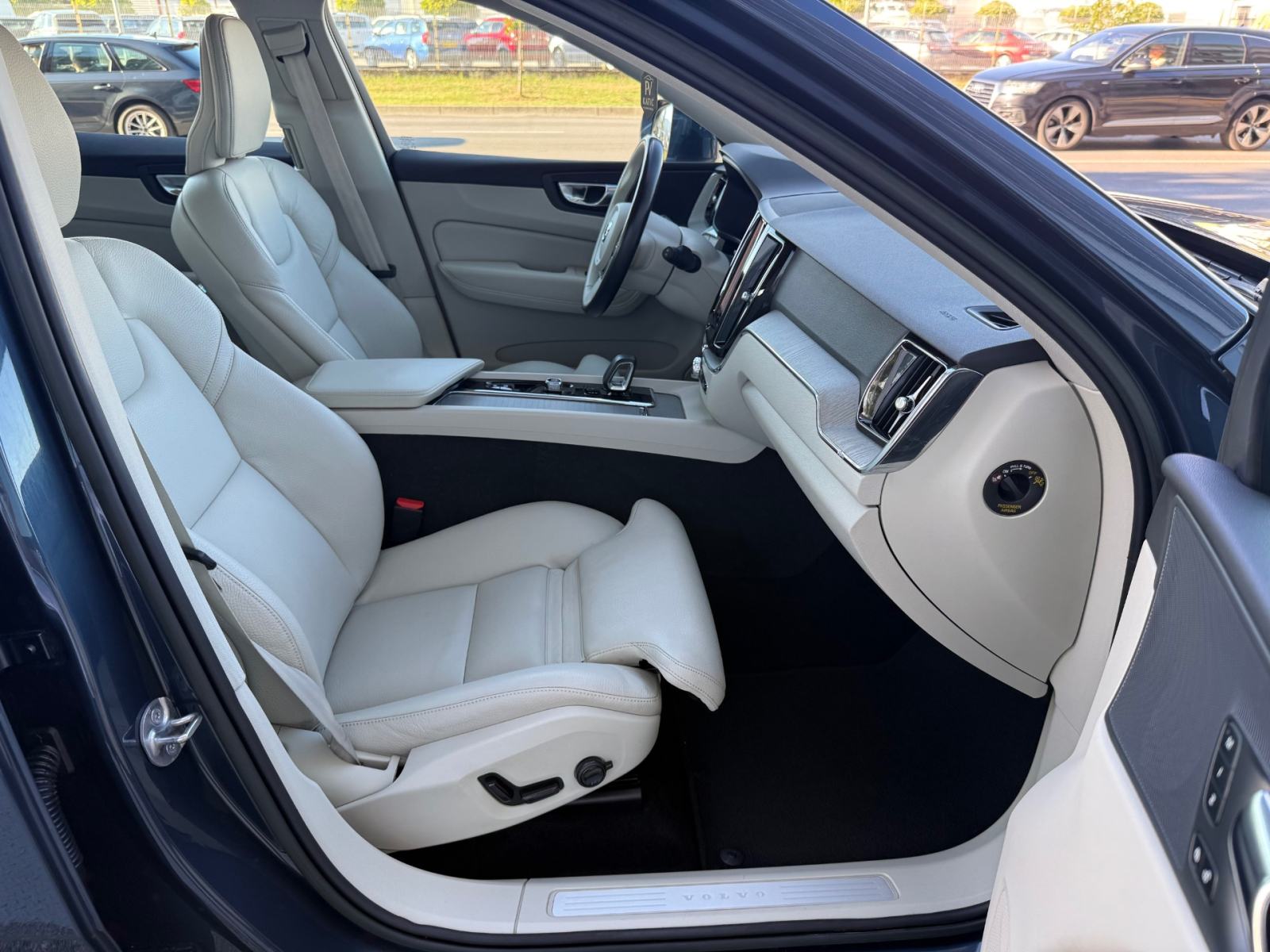 Volvo XC60 B4 AWD, fotografija 20