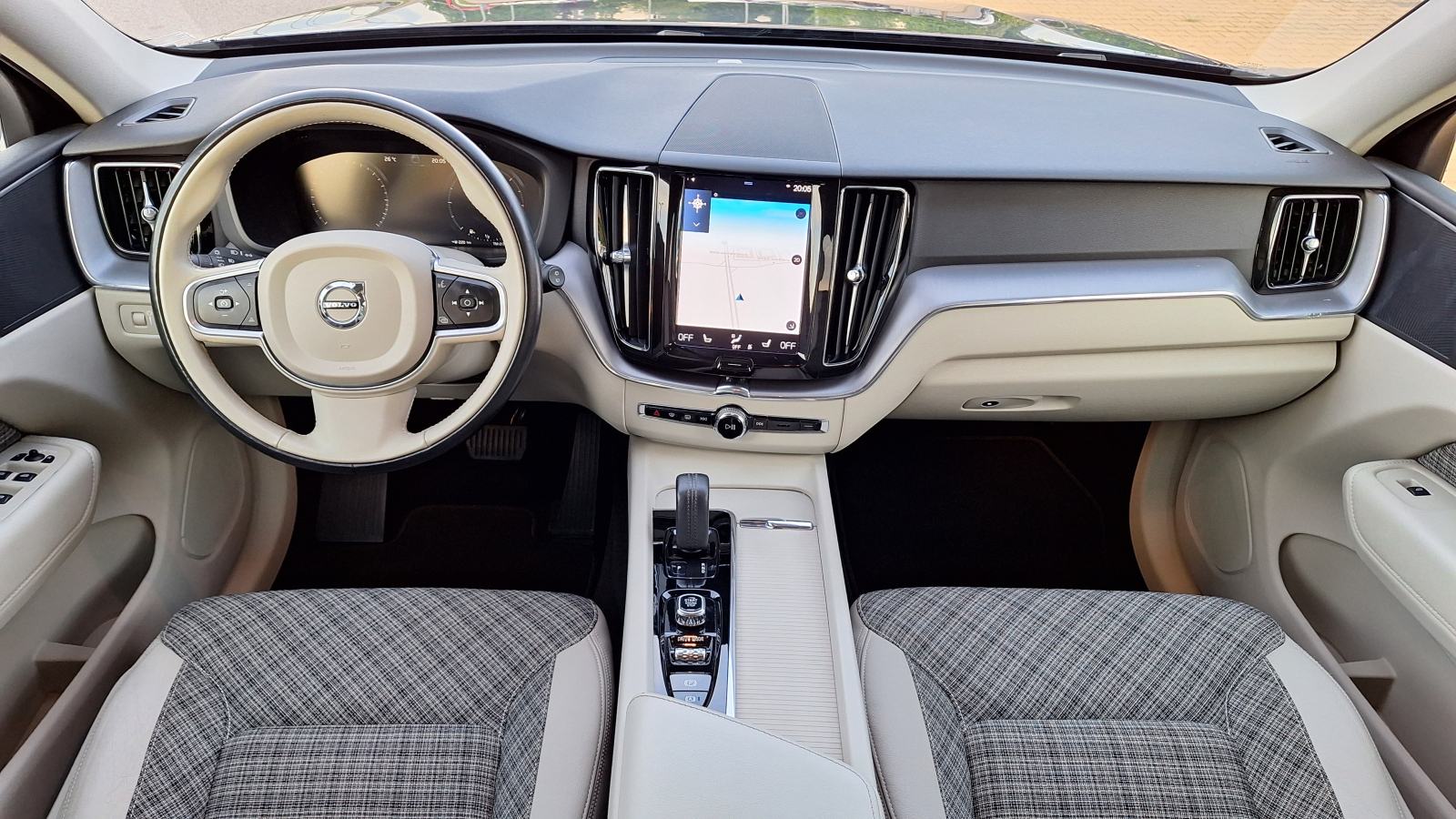 Volvo XC60 B4 (diesel) BUSINESS, AUTOMATIK, AWD, NAVI, LED, KAMERA, fotografija 11