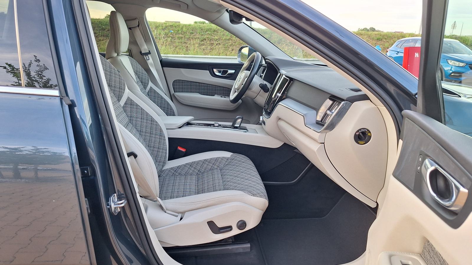 Volvo XC60 B4 (diesel) BUSINESS, AUTOMATIK, AWD, NAVI, LED, KAMERA, fotografija 13