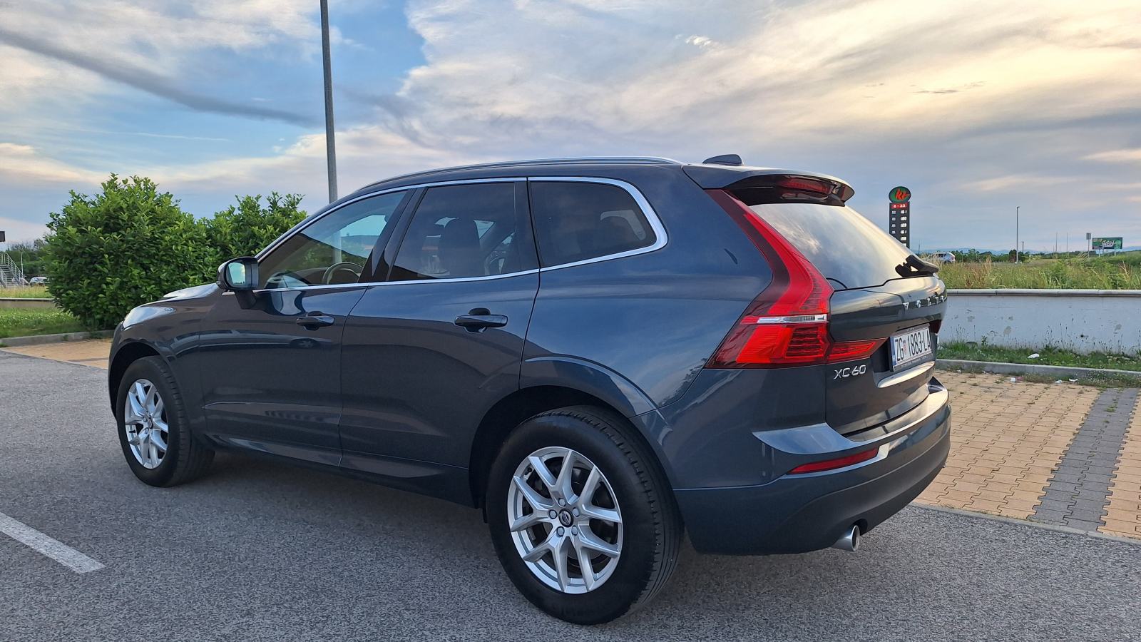Volvo XC60 B4 (diesel) BUSINESS, AUTOMATIK, AWD, NAVI, LED, KAMERA, fotografija 3