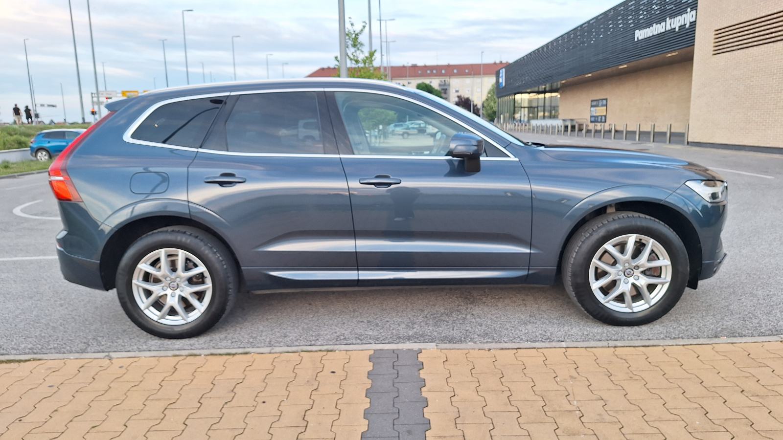 Volvo XC60 B4 (diesel) BUSINESS, AUTOMATIK, AWD, NAVI, LED, KAMERA, fotografija 5