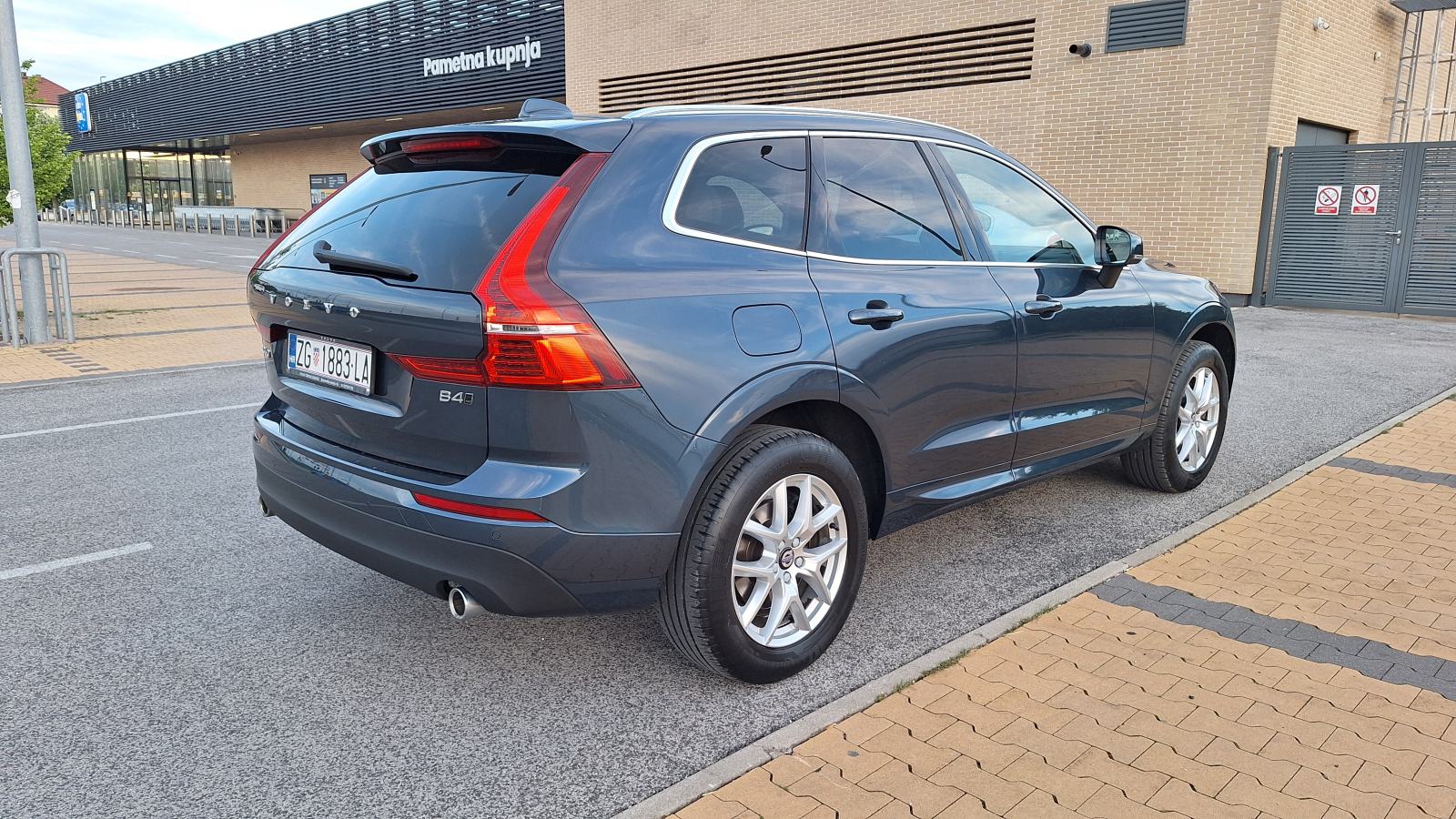 Volvo XC60 B4 (diesel) BUSINESS, AUTOMATIK, AWD, NAVI, LED, KAMERA, fotografija 4