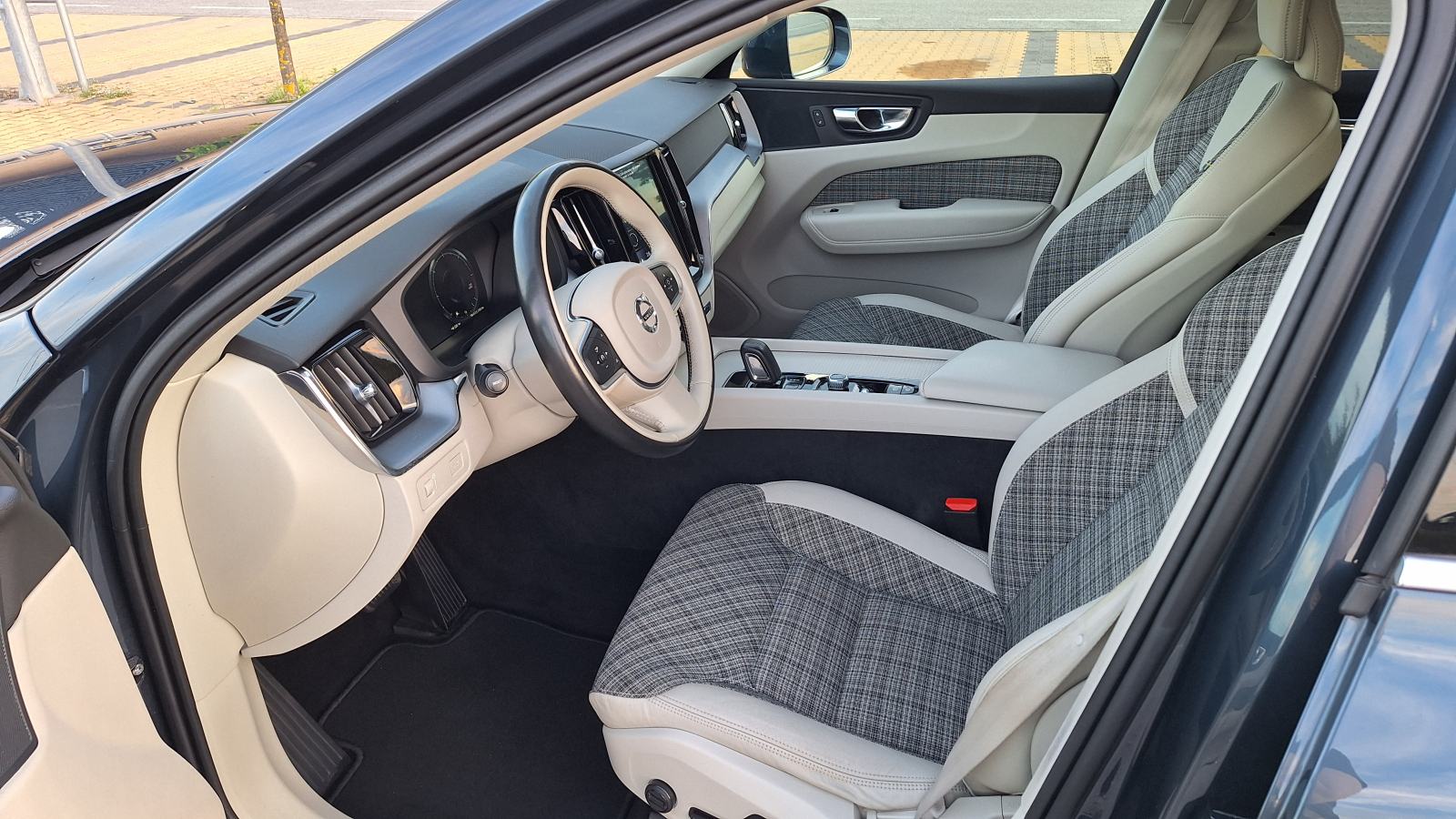 Volvo XC60 B4 (diesel) BUSINESS, AUTOMATIK, AWD, NAVI, LED, KAMERA, fotografija 14