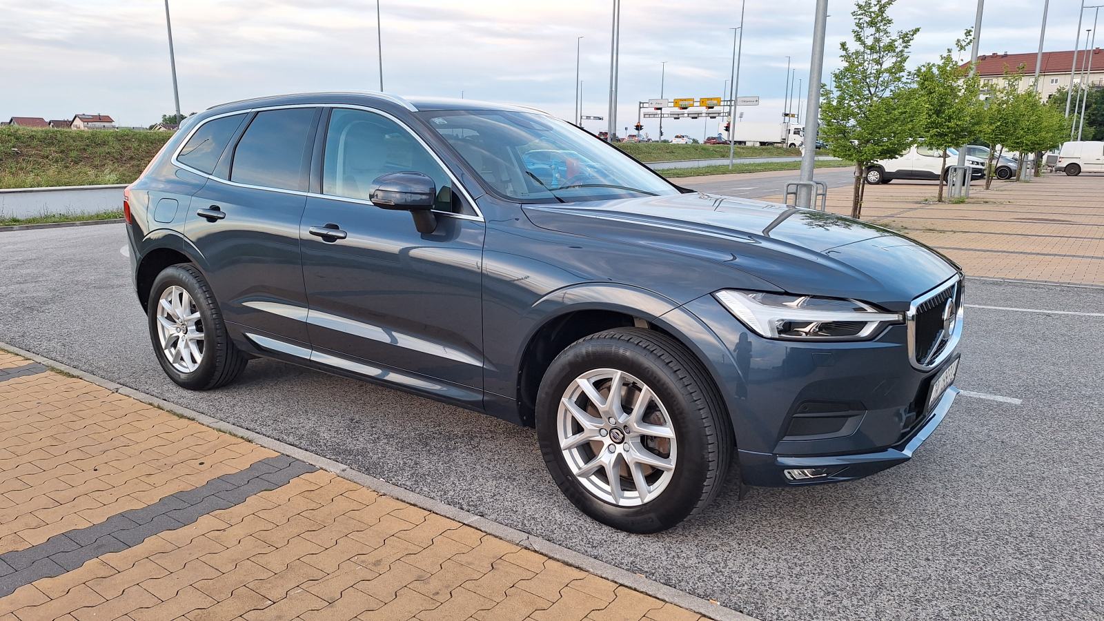 Volvo XC60 B4 (diesel) BUSINESS, AUTOMATIK, AWD, NAVI, LED, KAMERA, fotografija 6