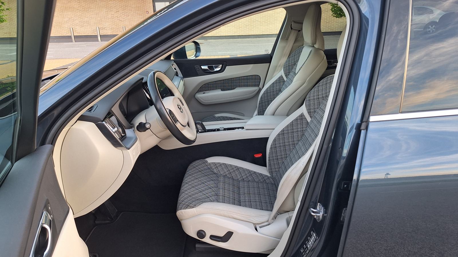 Volvo XC60 B4 (diesel) BUSINESS, AUTOMATIK, AWD, NAVI, LED, KAMERA, fotografija 12