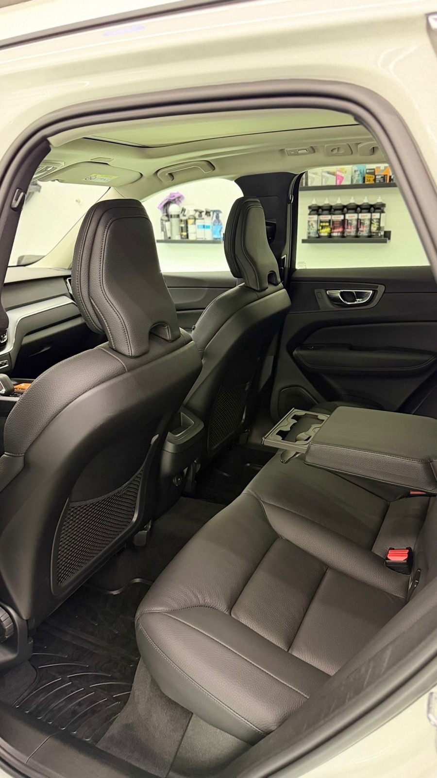 Volvo XC60 B4 DieseI°MOMENTUM PRO°PANO°KAM 360°GRIJANJE SJ°U PDVU°, fotografija 17