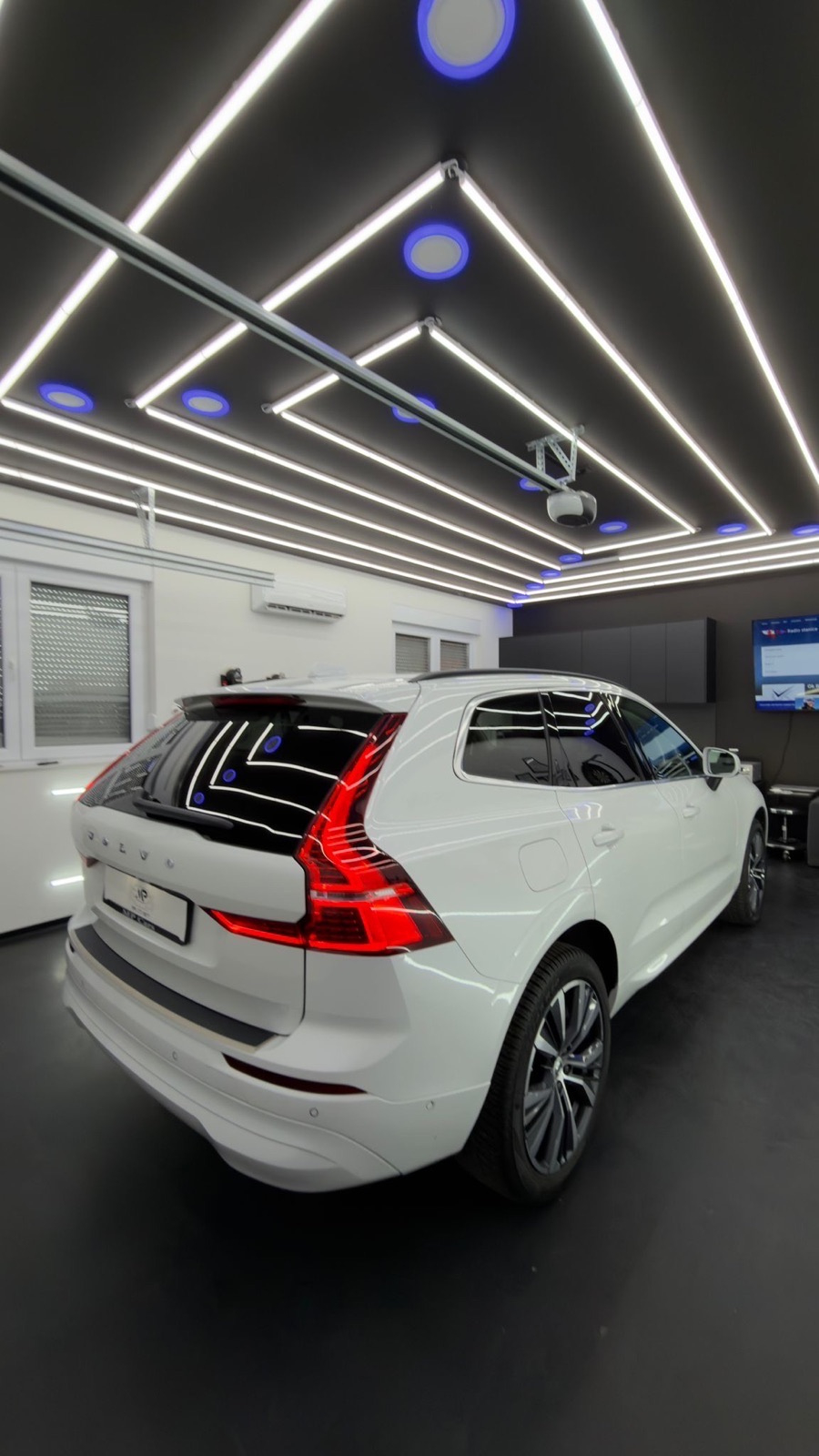 Volvo XC60 B4 DieseI°MOMENTUM PRO°PANO°KAM 360°GRIJANJE SJ°U PDVU°, fotografija 3