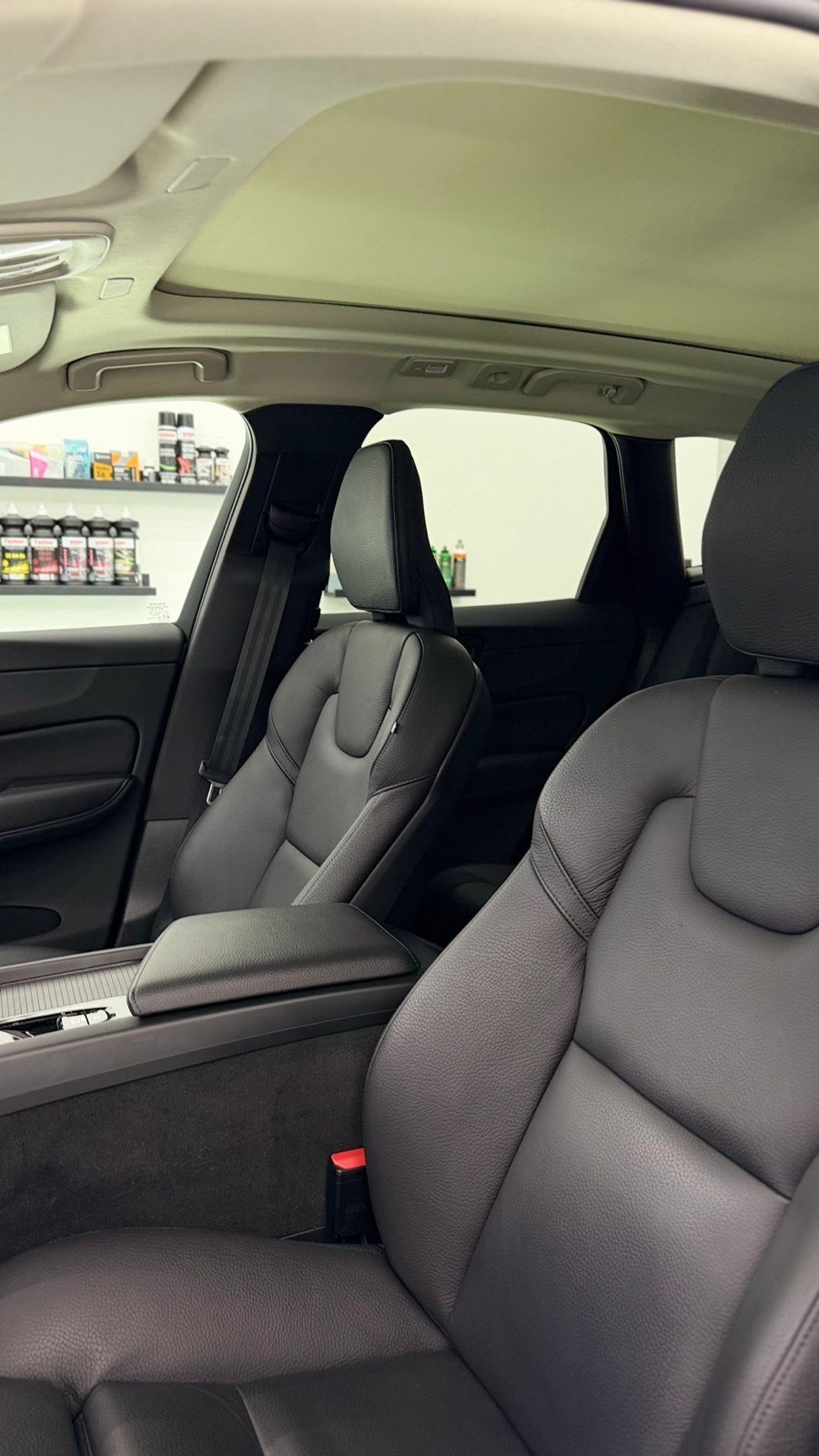 Volvo XC60 B4 DieseI°MOMENTUM PRO°PANO°KAM 360°GRIJANJE SJ°U PDVU°, fotografija 16