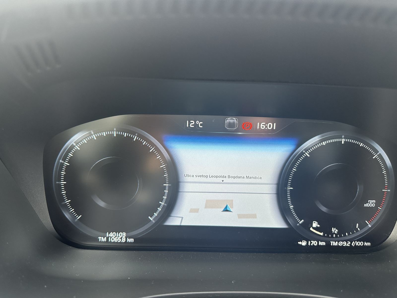 Volvo XC60 B4, DIESEL,145KW, 4X4, AUT, FULL LED, LANE ASSIST, NA IME.., fotografija 15