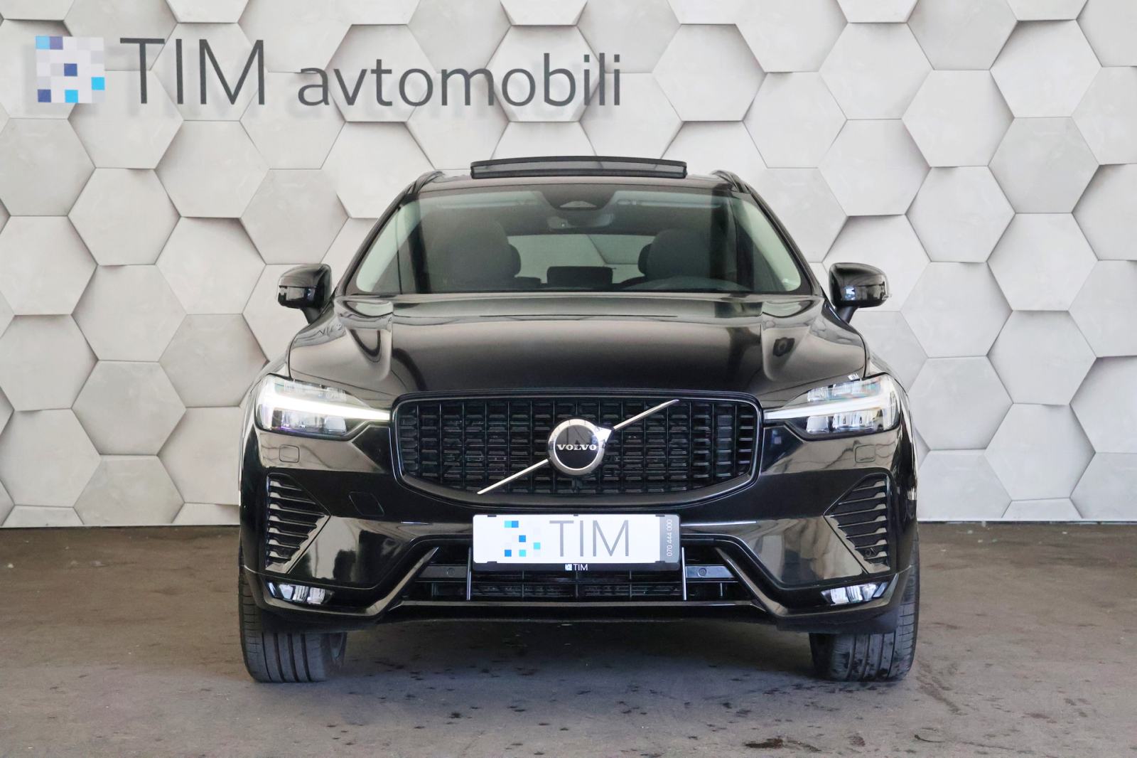 Volvo XC60 B4D 2.0d AWD Geartonic R-Design DARK Plus 197KS PANORAMA, fotografija 5