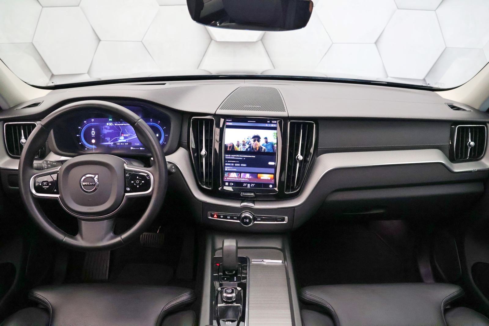 Volvo XC60 B4D 2.0d AWD Geartonic R-Design DARK Plus 197KS PANORAMA, fotografija 7