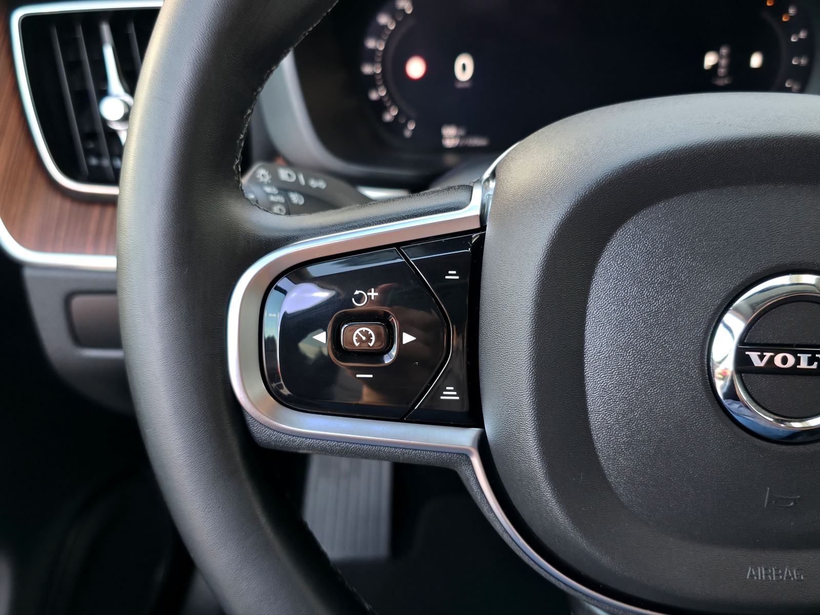 Volvo XC60 B4D AWD Inscription ACC•MEMORY•360KAMERA•20C•, fotografija 9