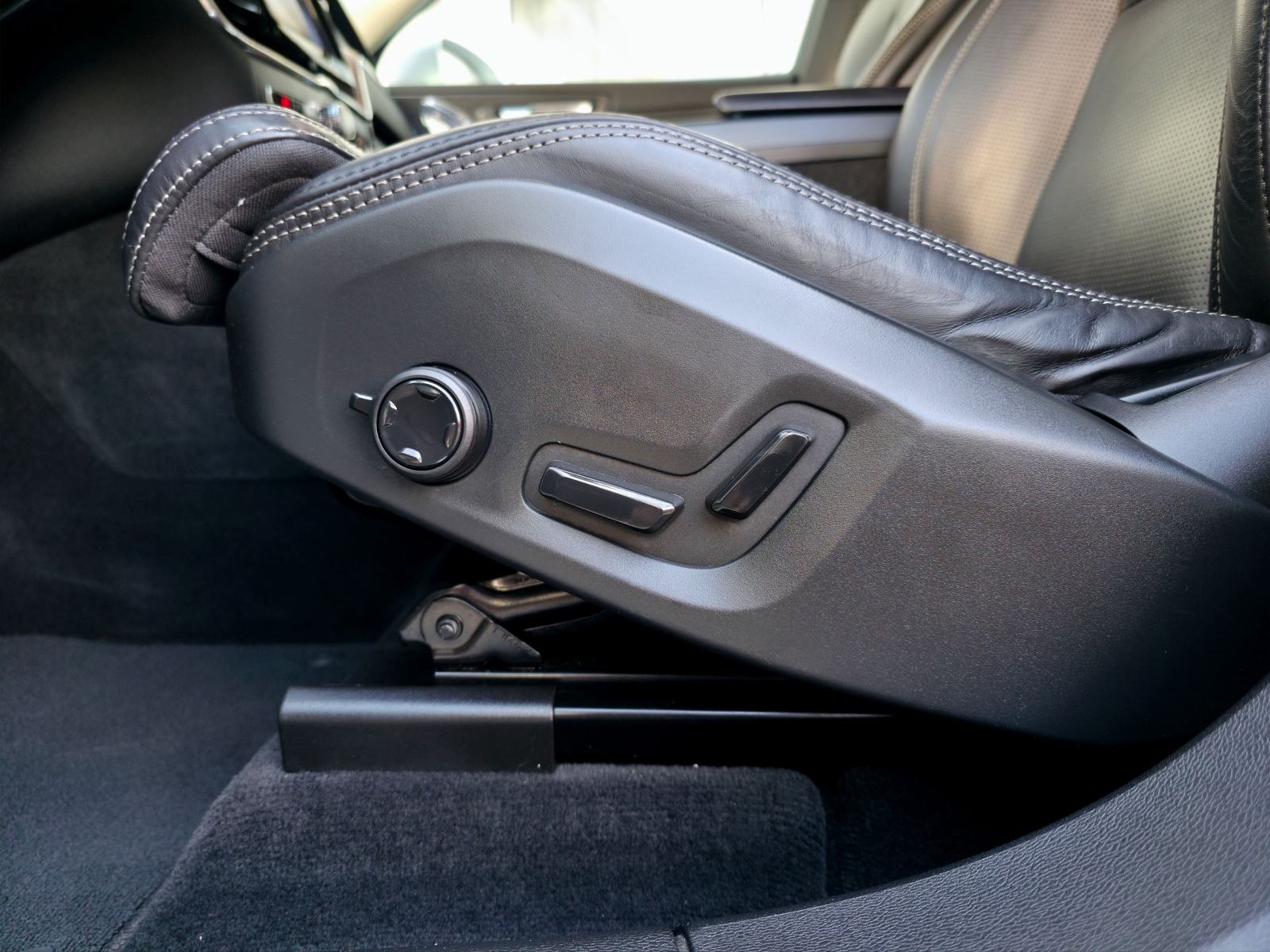 Volvo XC60 B4D AWD Inscription ACC•MEMORY•360KAMERA•20C•, fotografija 14