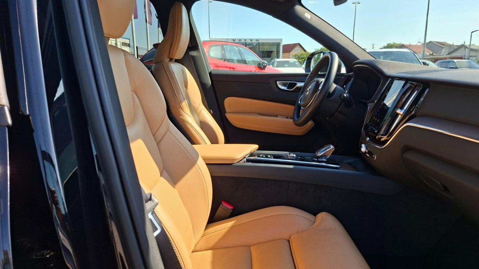 Volvo XC60 B4D PLUS BRIGHT, NAV , KAMERA, TEMPOMAT, JAMSTVO, fotografija 17