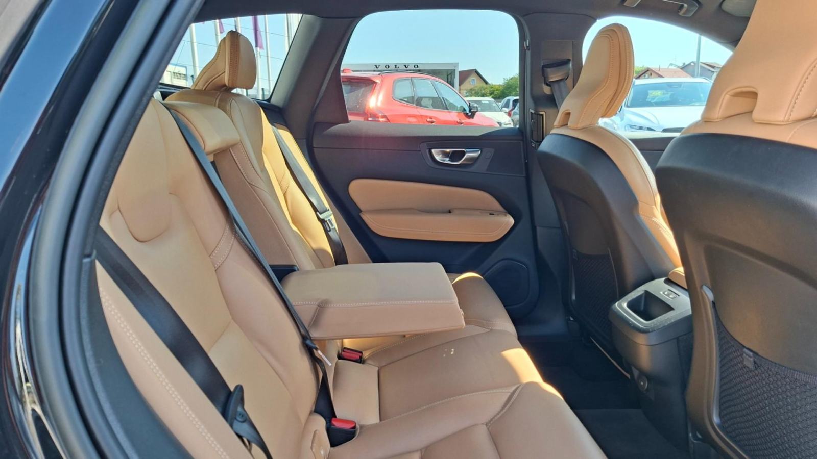 Volvo XC60 B4D PLUS BRIGHT, NAV , KAMERA, TEMPOMAT, JAMSTVO, fotografija 18