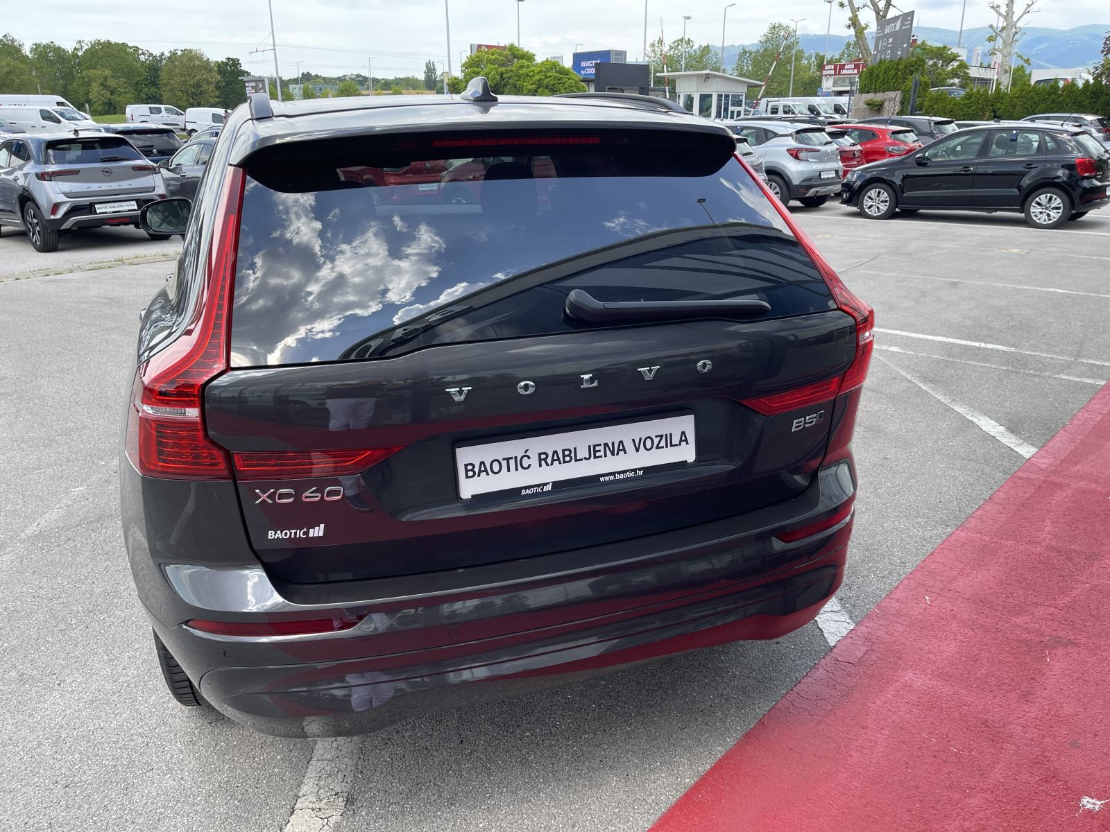 Volvo XC60 B5 AWD CORE, fotografija 7