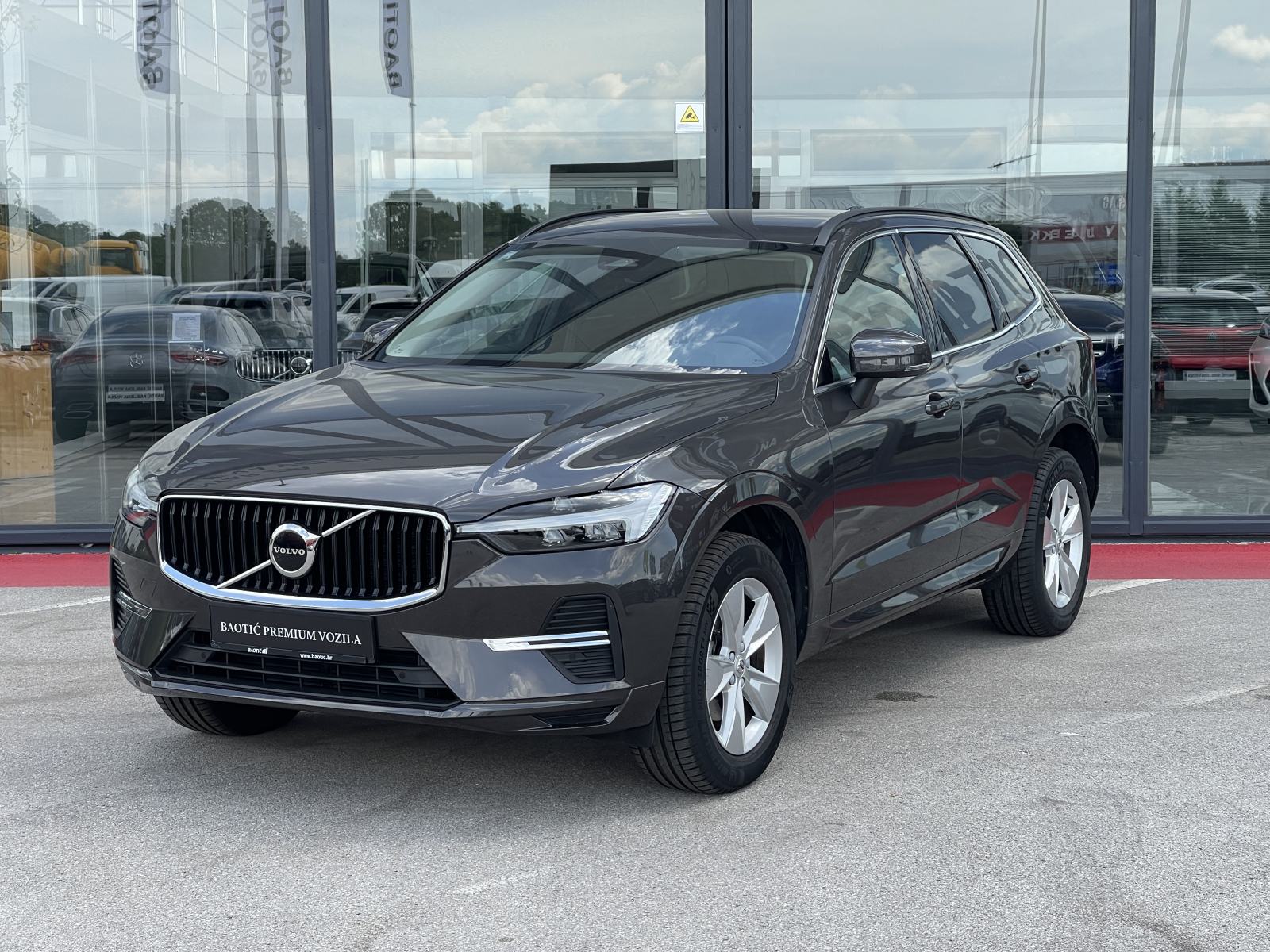 Volvo XC60 B5 AWD CORE, fotografija 2