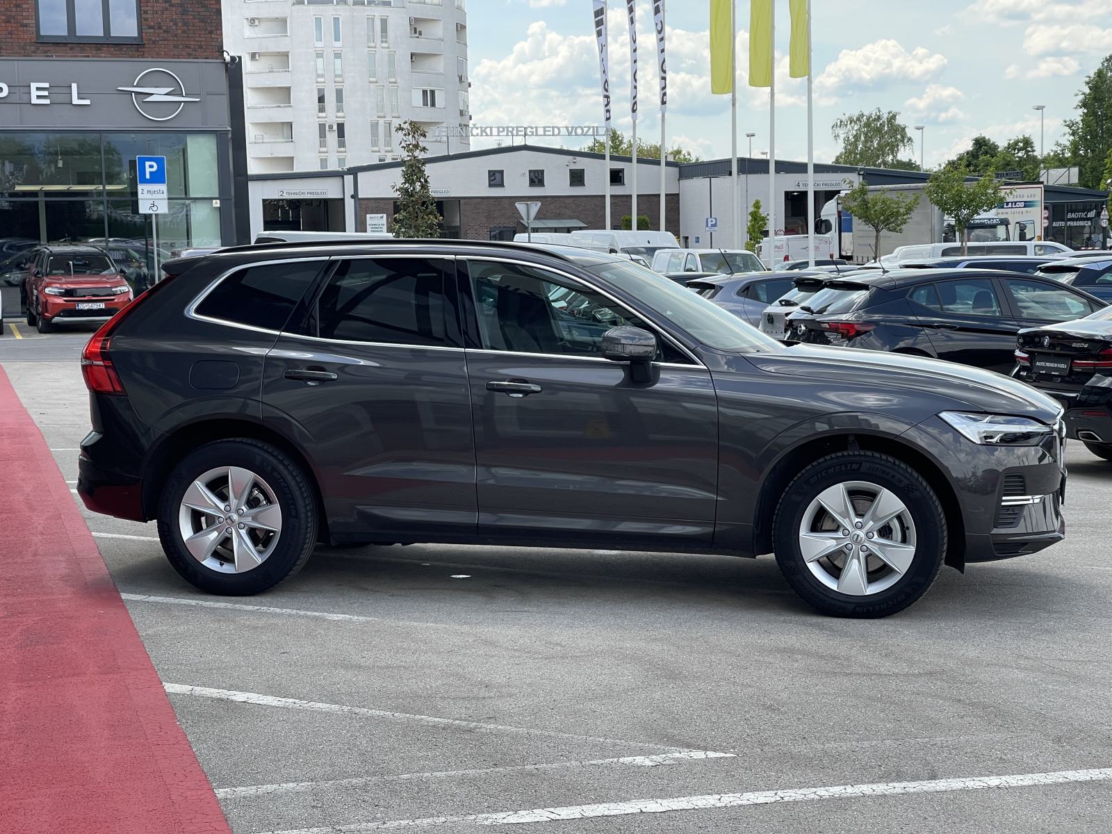 Volvo XC60 B5 AWD CORE, fotografija 5