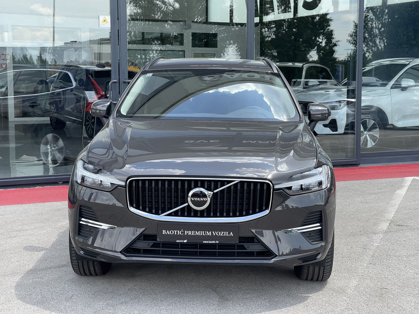 Volvo XC60 B5 AWD CORE, fotografija 3