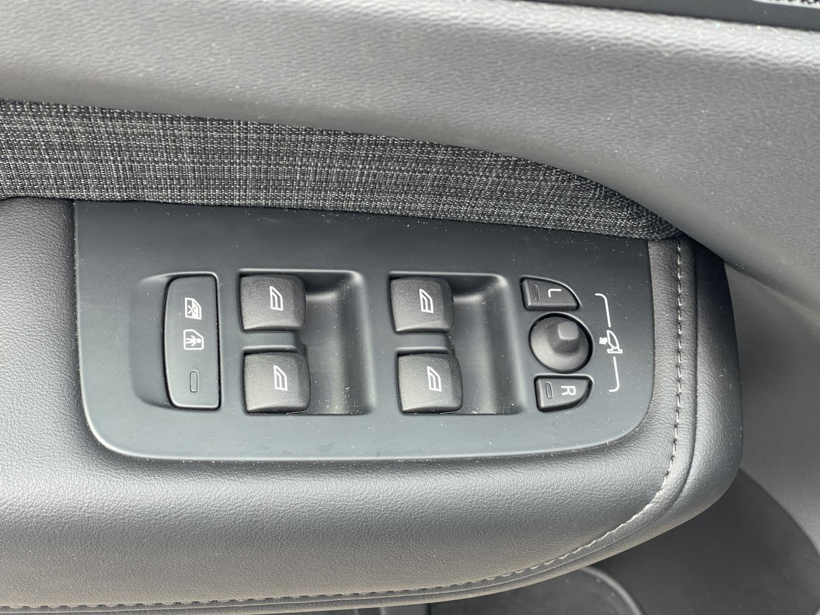 Volvo XC60 B5 AWD CORE, fotografija 14
