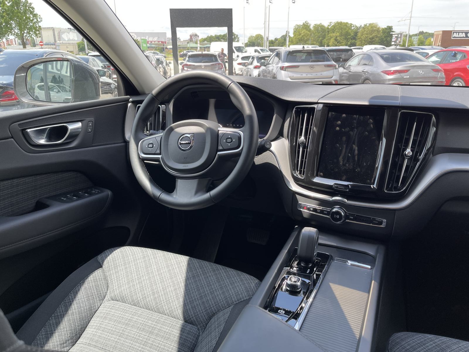 Volvo XC60 B5 AWD CORE, fotografija 15