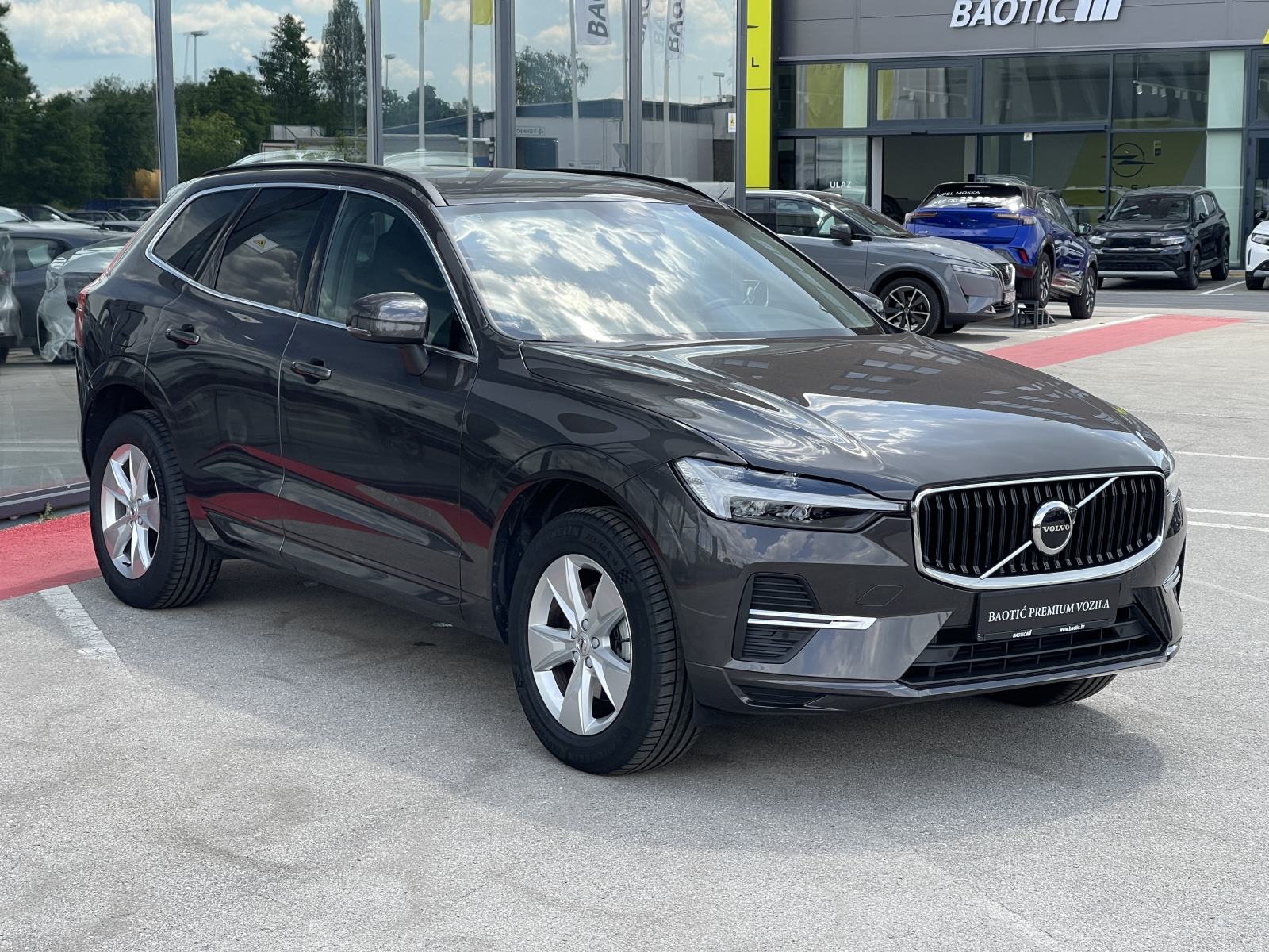 Volvo XC60 B5 AWD CORE, fotografija 4